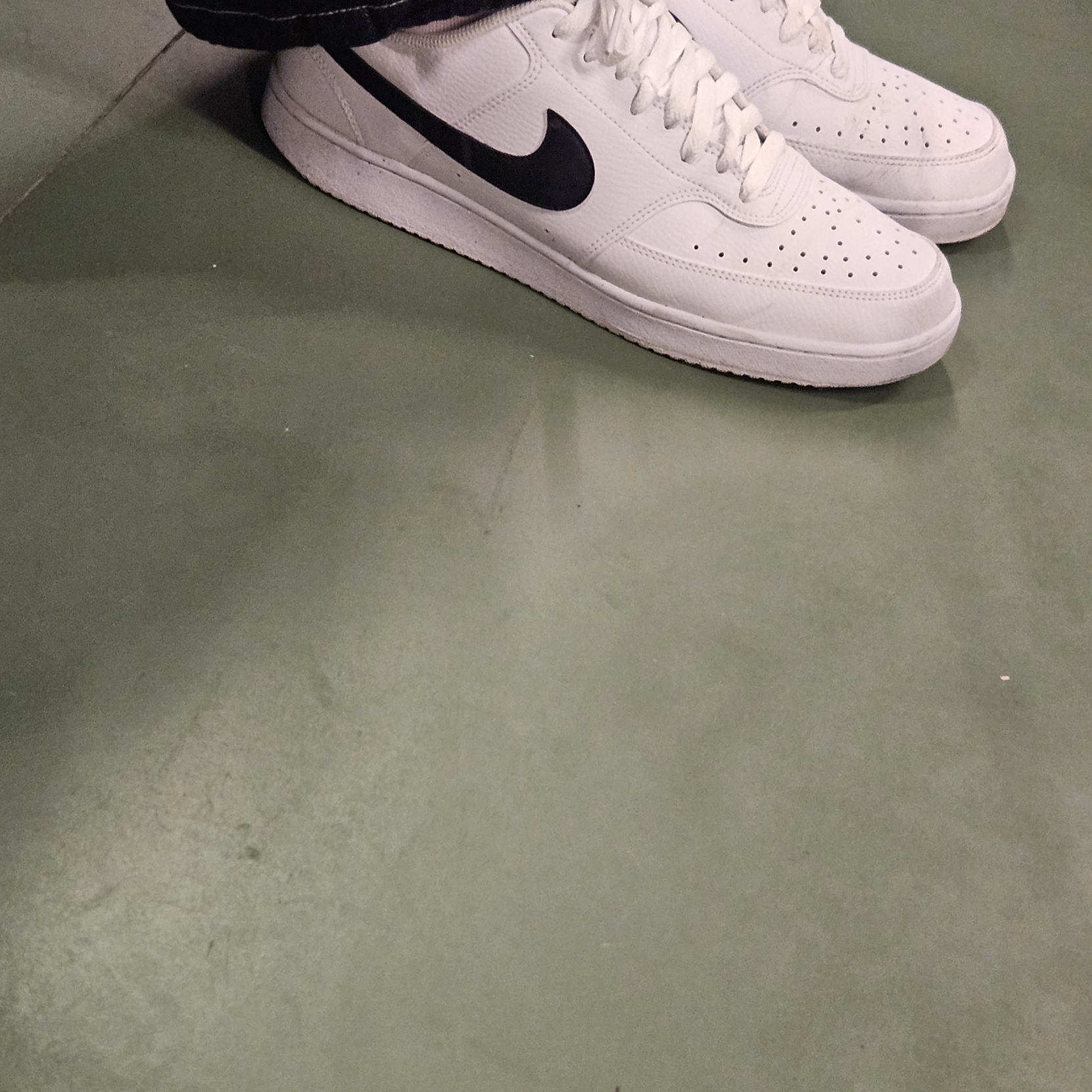 Nike Court Vision Low Next Nature White Black 착용 스타일