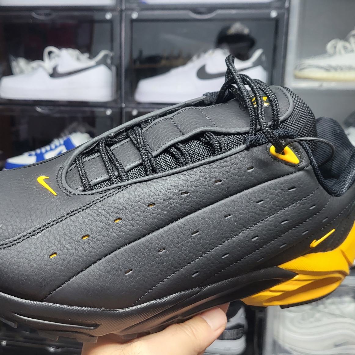 Nike x Drake Nocta Hot Step Air Terra Black and Yellow 착용 스타일 - 1