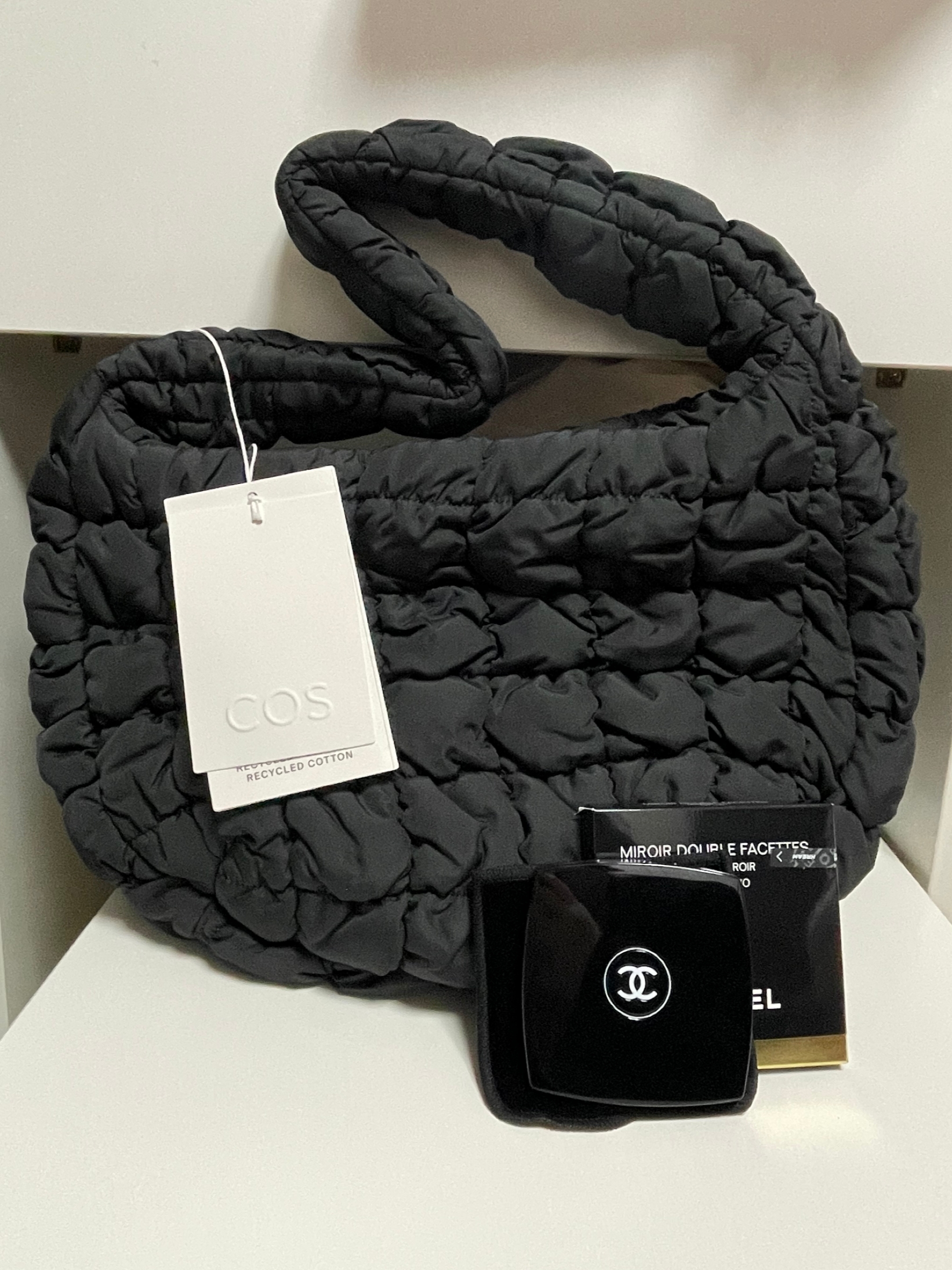 Chanel Miroir Double Facette, COS Quilted Mini Bag Black 착용 스타일
