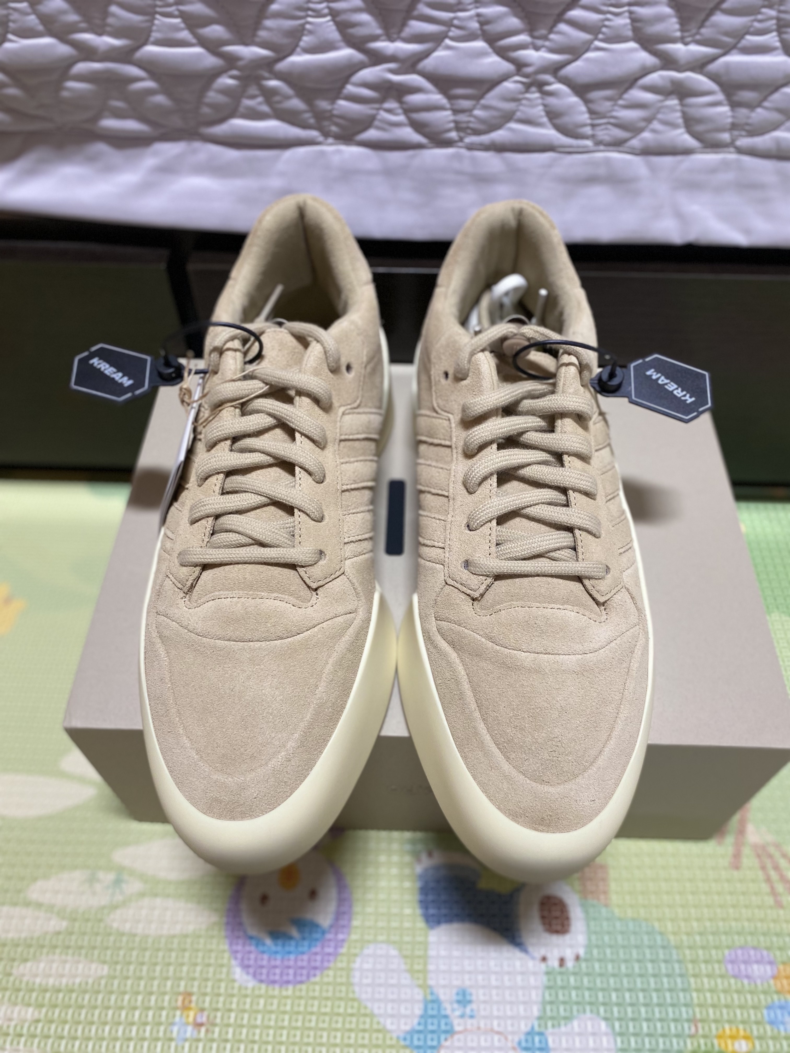 Adidas x Fear of God Athletics 86 Low Clay 착용 스타일 - 1