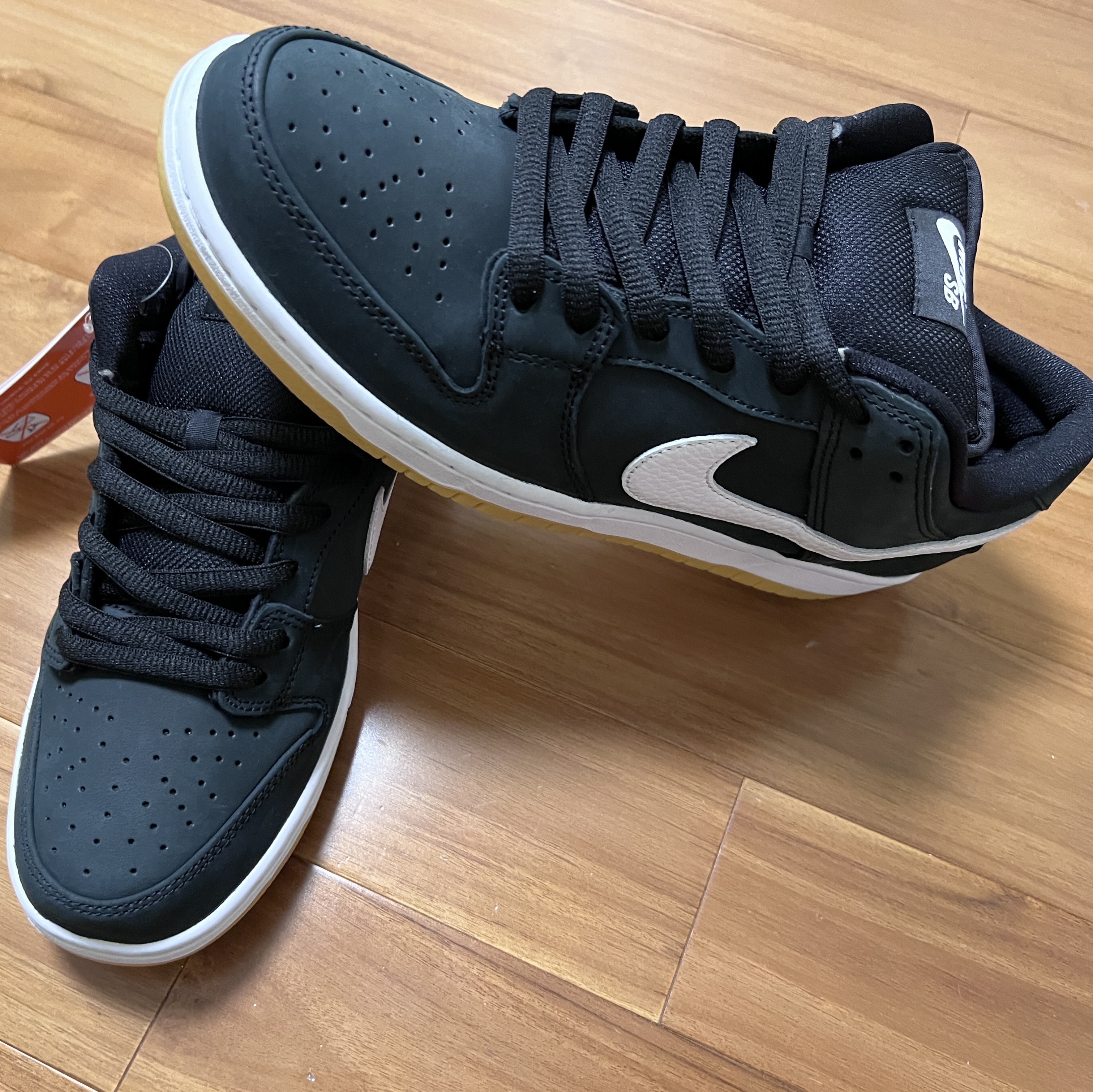 Nike SB Dunk Low Pro Black White 착용 스타일