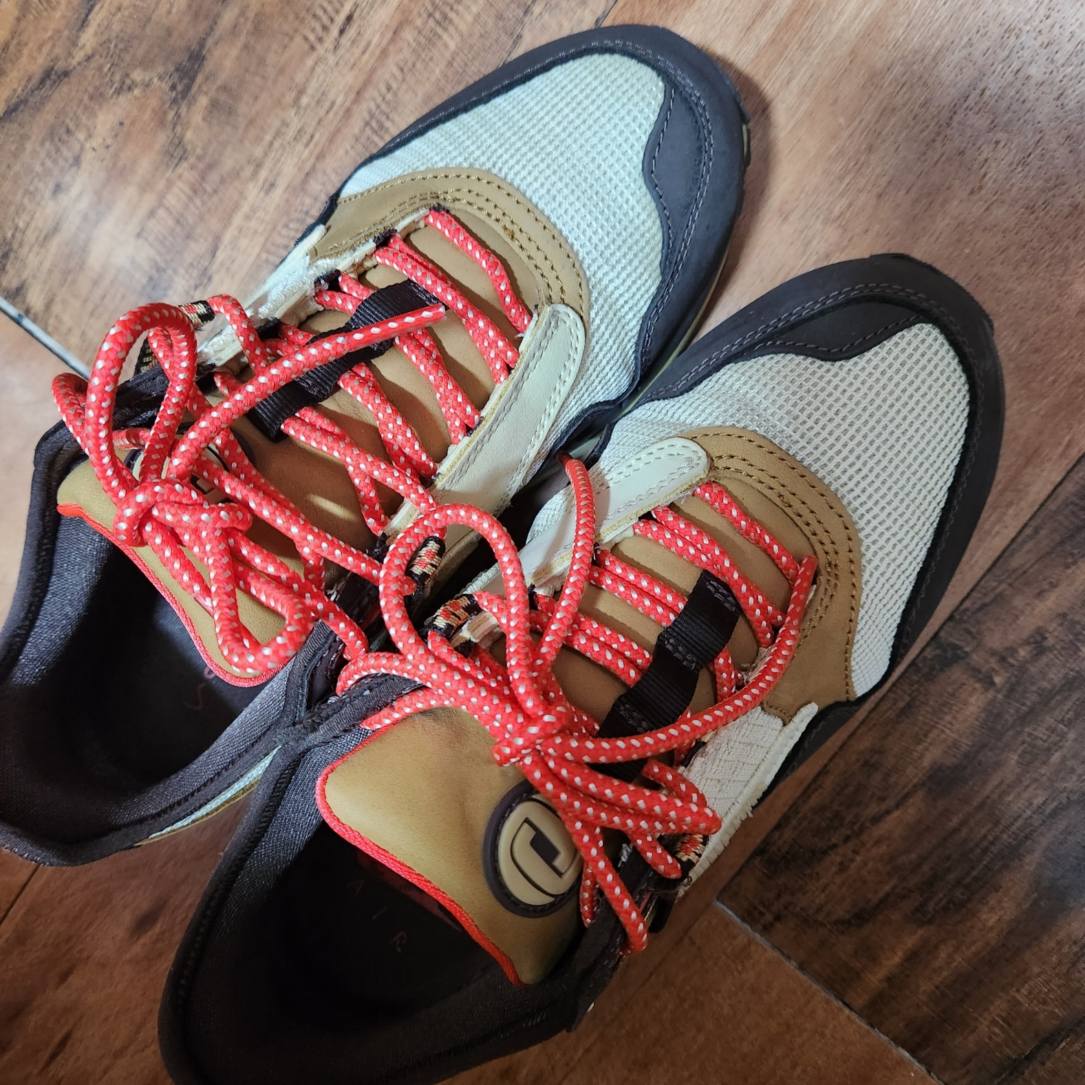 Nike x Travis Scott Air Max 1 Cact.us Brown 착용 스타일