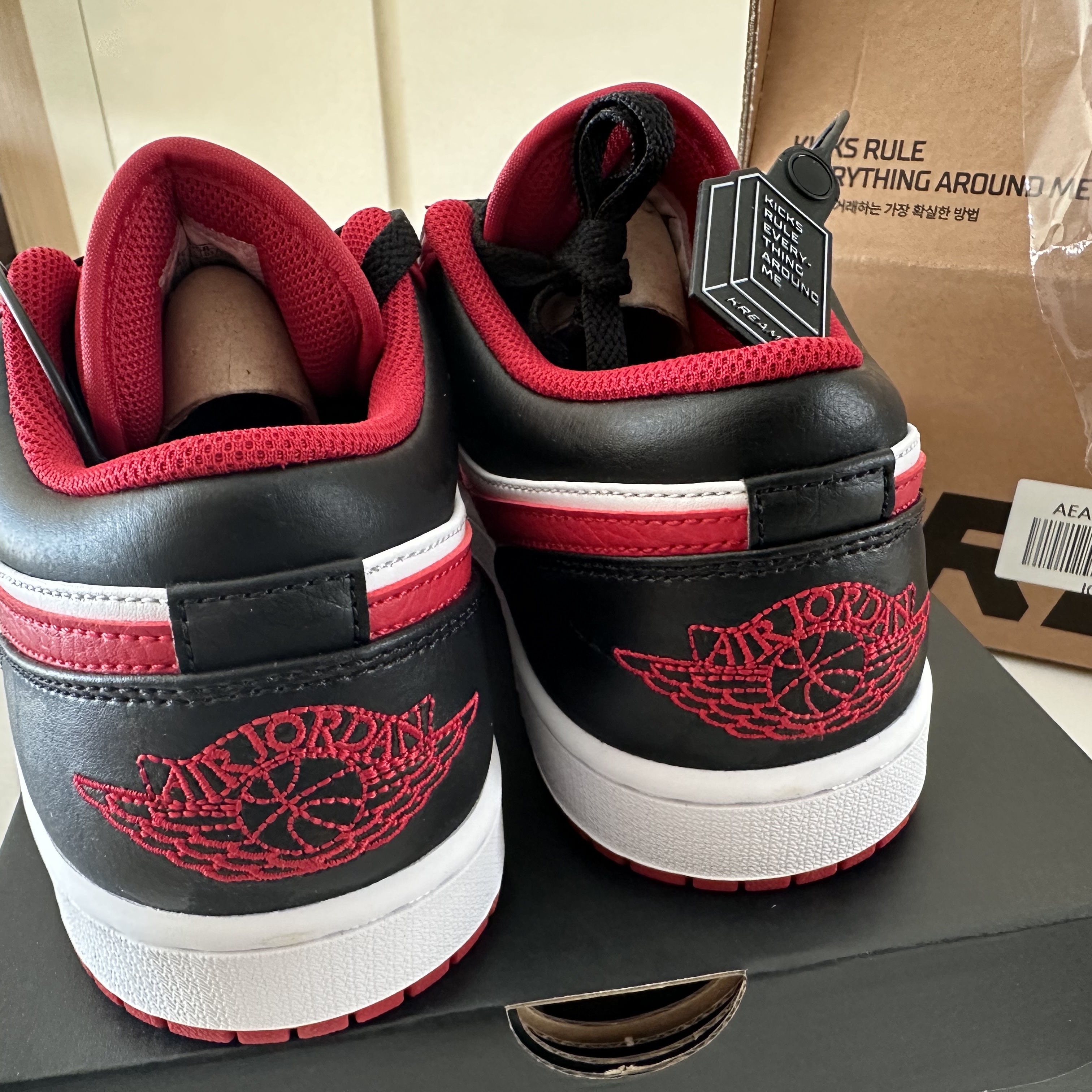 Jordan 1 Low White Gym Red Black 착용 스타일 - 3