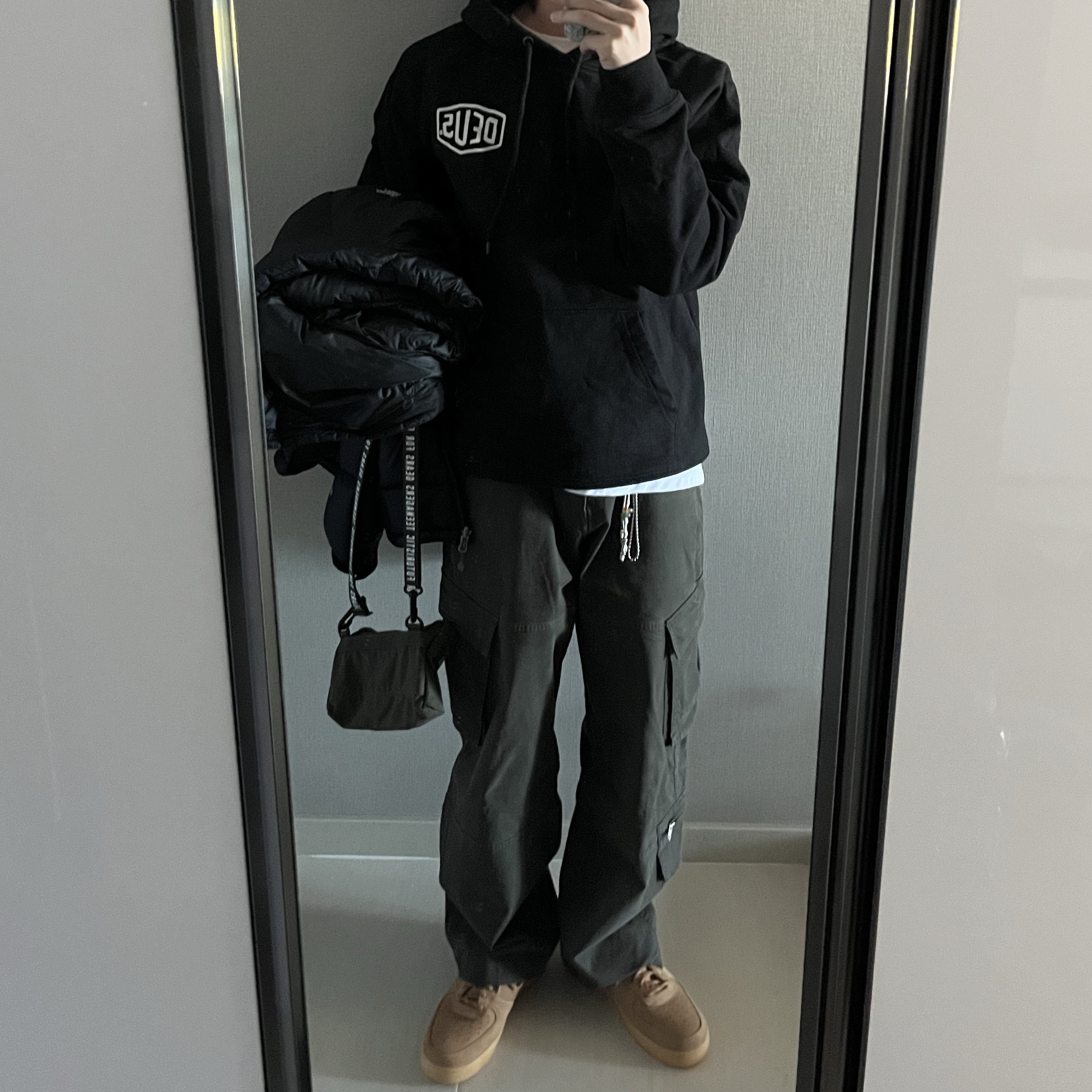 Human Made Sacoche Olive Drab, Deus Ex Machina Seoul Address Hoodie Black 착용 스타일 - 1