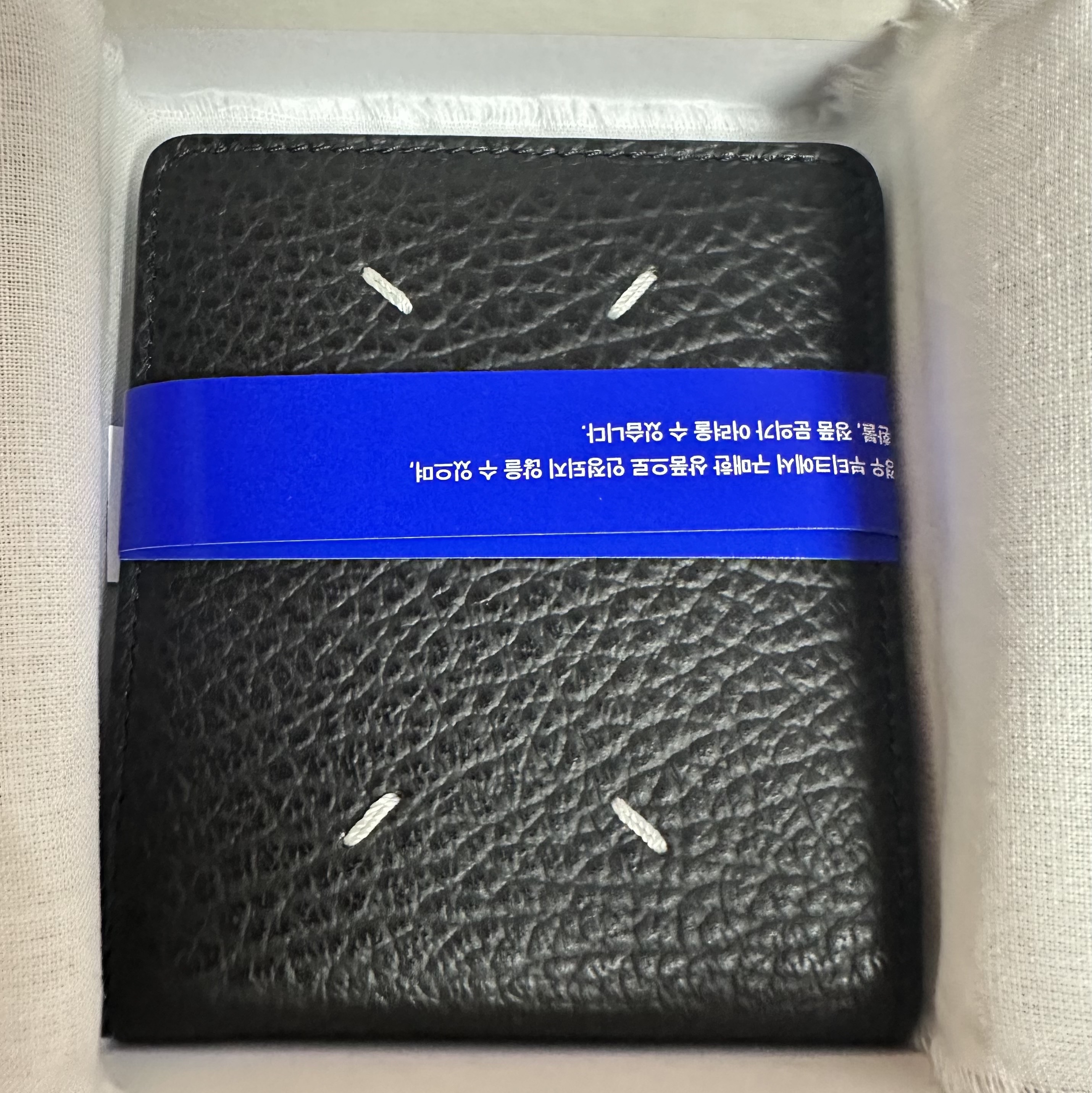 Maison Margiela Bi-Fold Wallet Black 착용 스타일