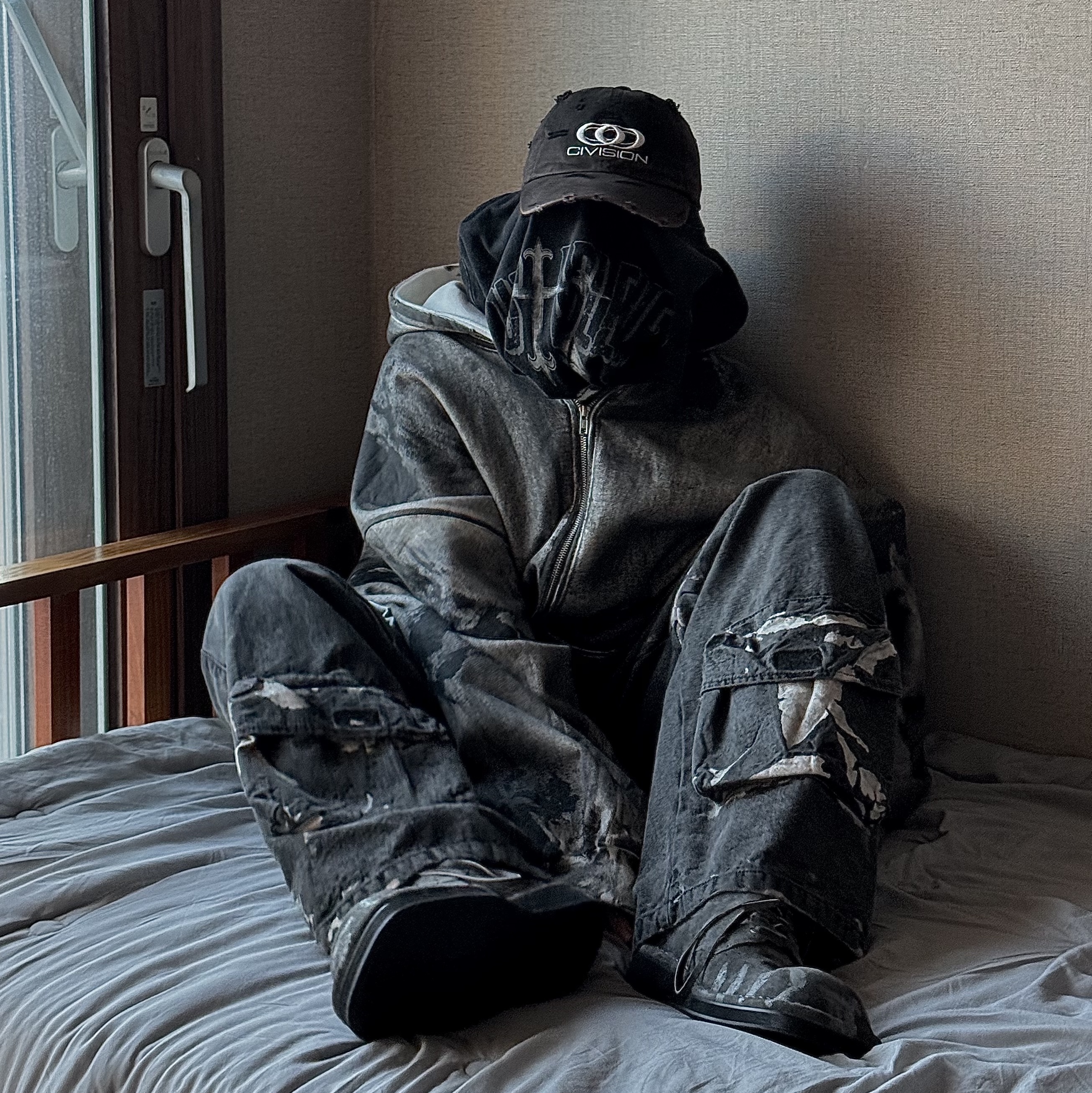 Ourpas 074 Dirty Zip Hoodie, Civision by CSC Vison Destroyed Cap Washed Black 착용 스타일