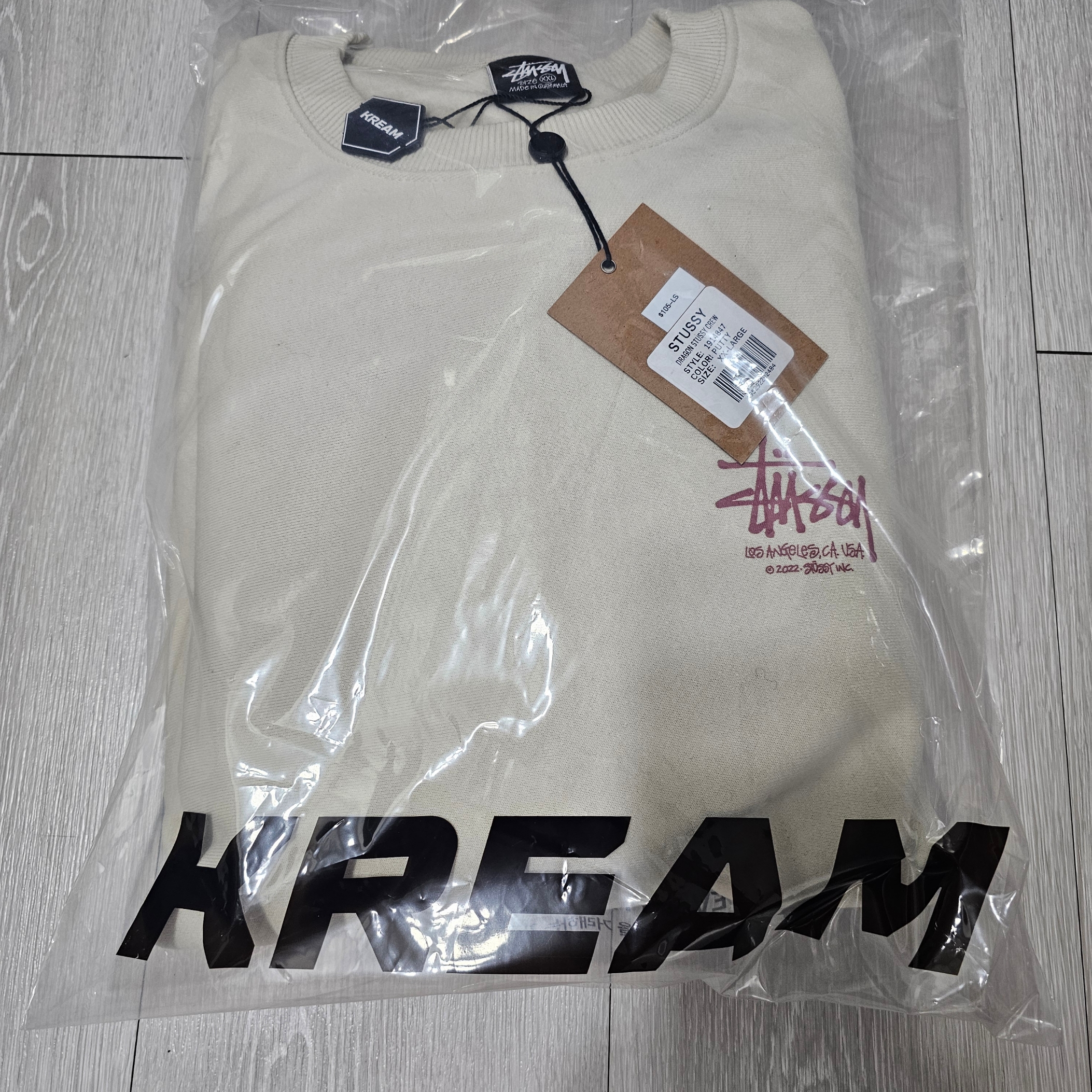 Stussy Dragon Crew Putty 착용 스타일 - 1