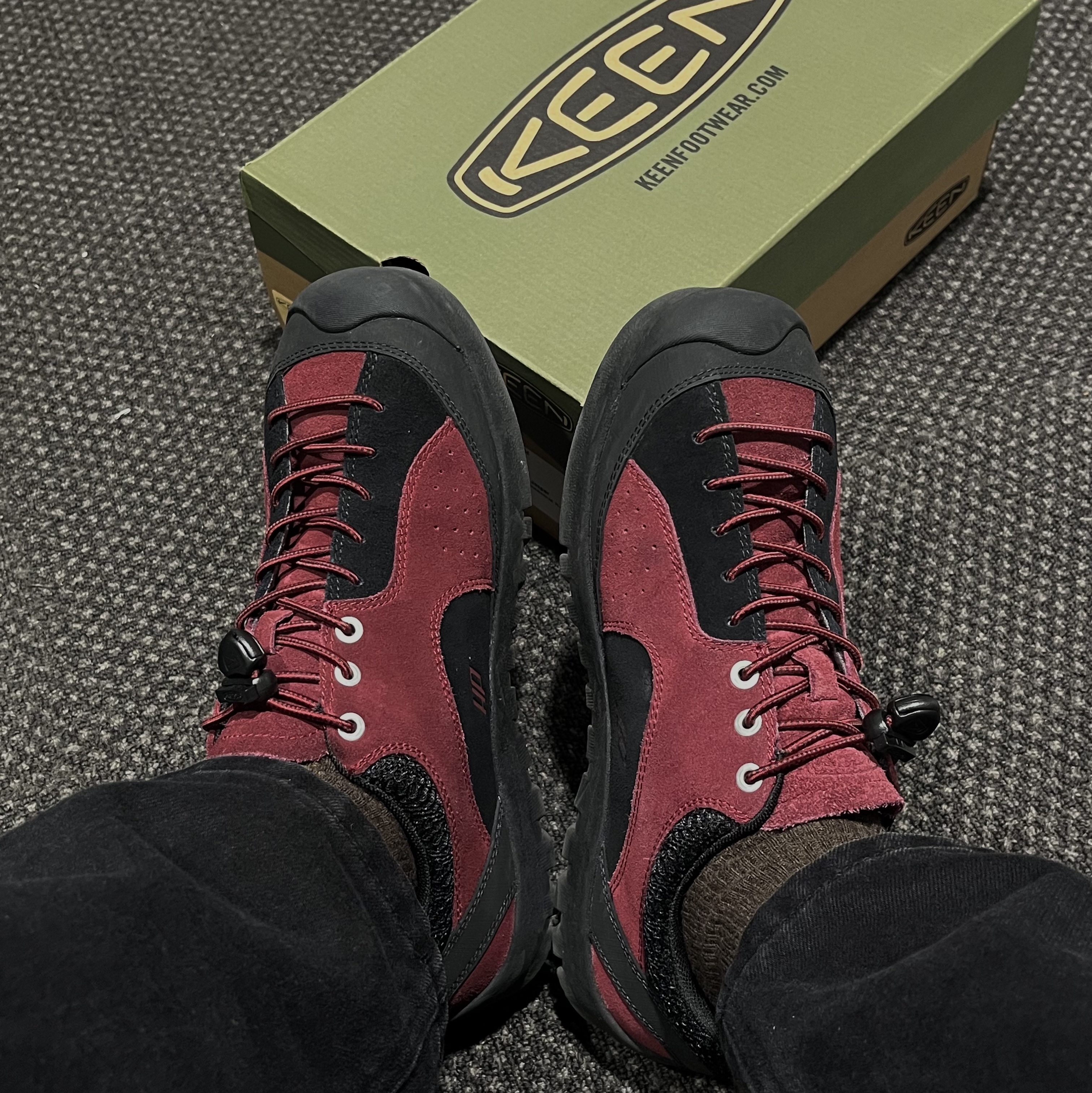 Keen x Hiking Patrol Jasper Rocks SP Sneakers Phantasmal Red 착용 스타일 - 1