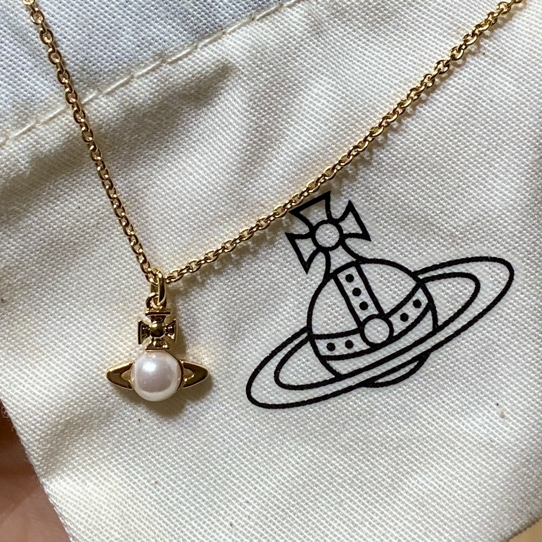 Vivienne Westwood Balbina Pearl Pendant Gold 착용 스타일