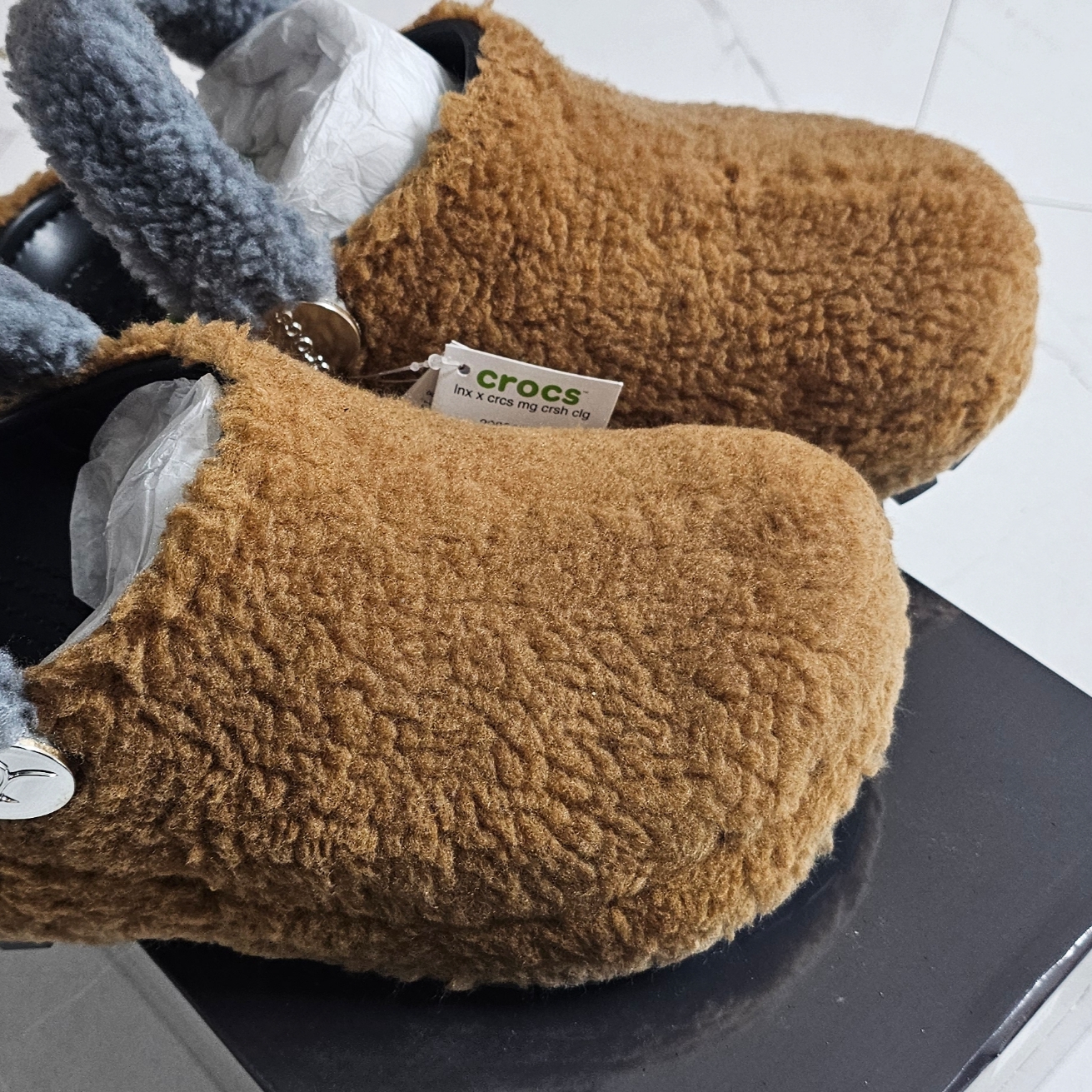 Crocs x Lil Nas X Mega Crush Clog Black Brown 착용 스타일 - 1