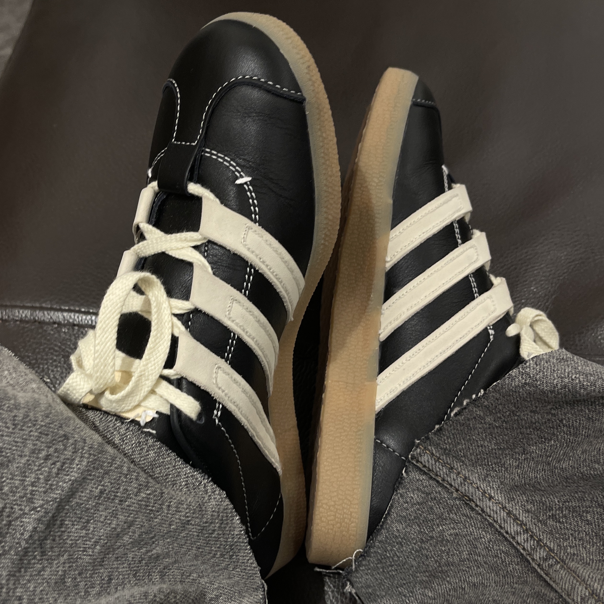Adidas x Foot Industry Gazelle Core Black Cream White 착용 스타일 - 2
