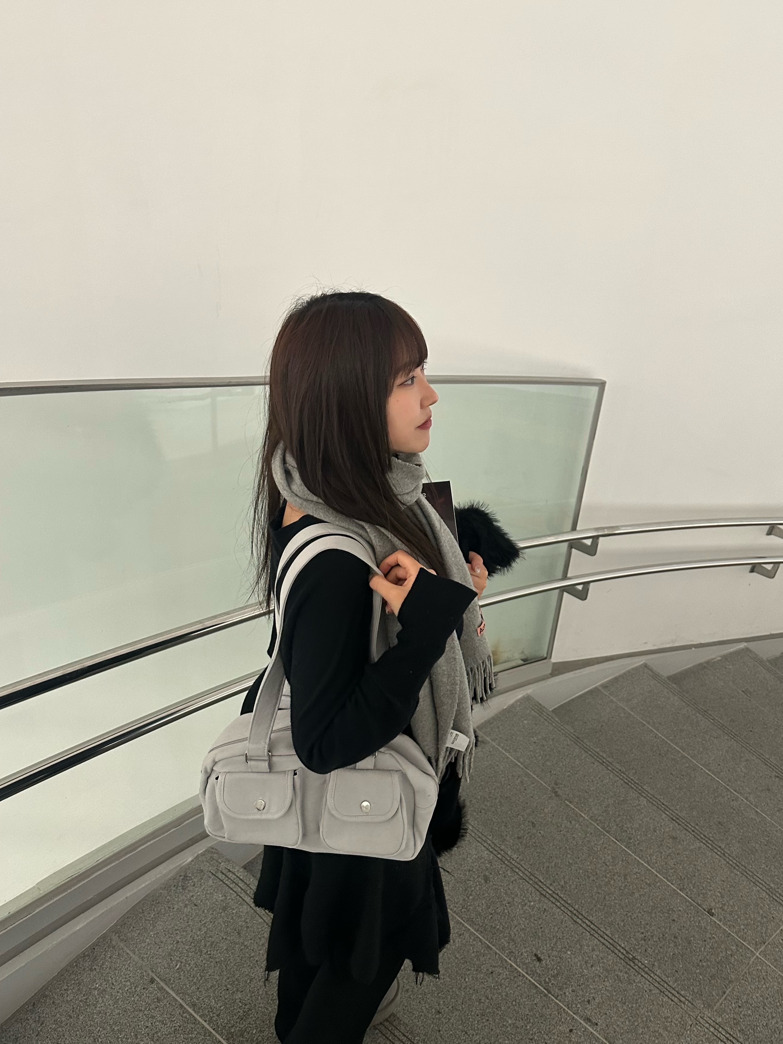 Acne Studios Narrow Wool Fringe Muffler Grey Melange 착용 스타일 - 7