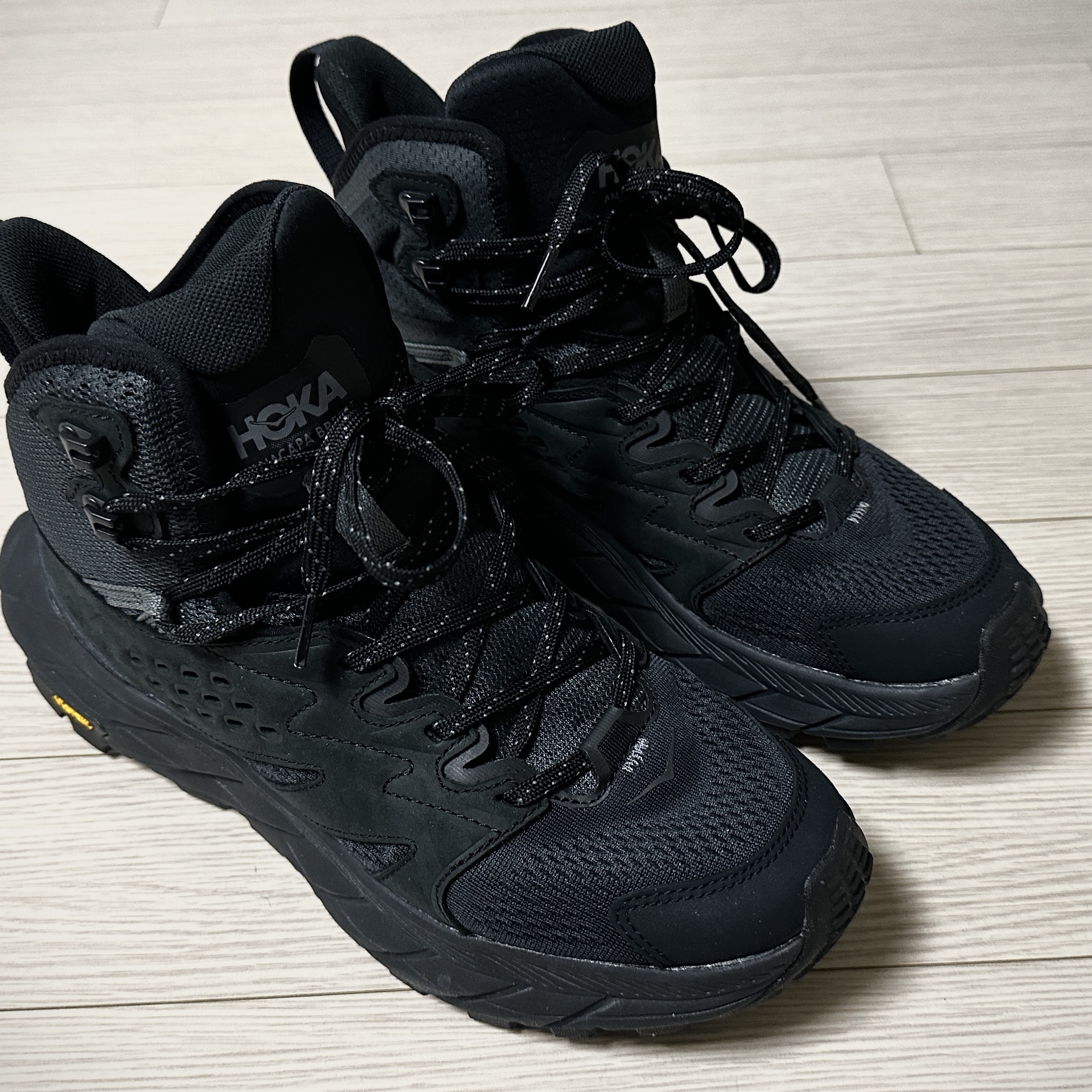 Hoka Anacapa Breeze Mid Black 착용 스타일 - 1
