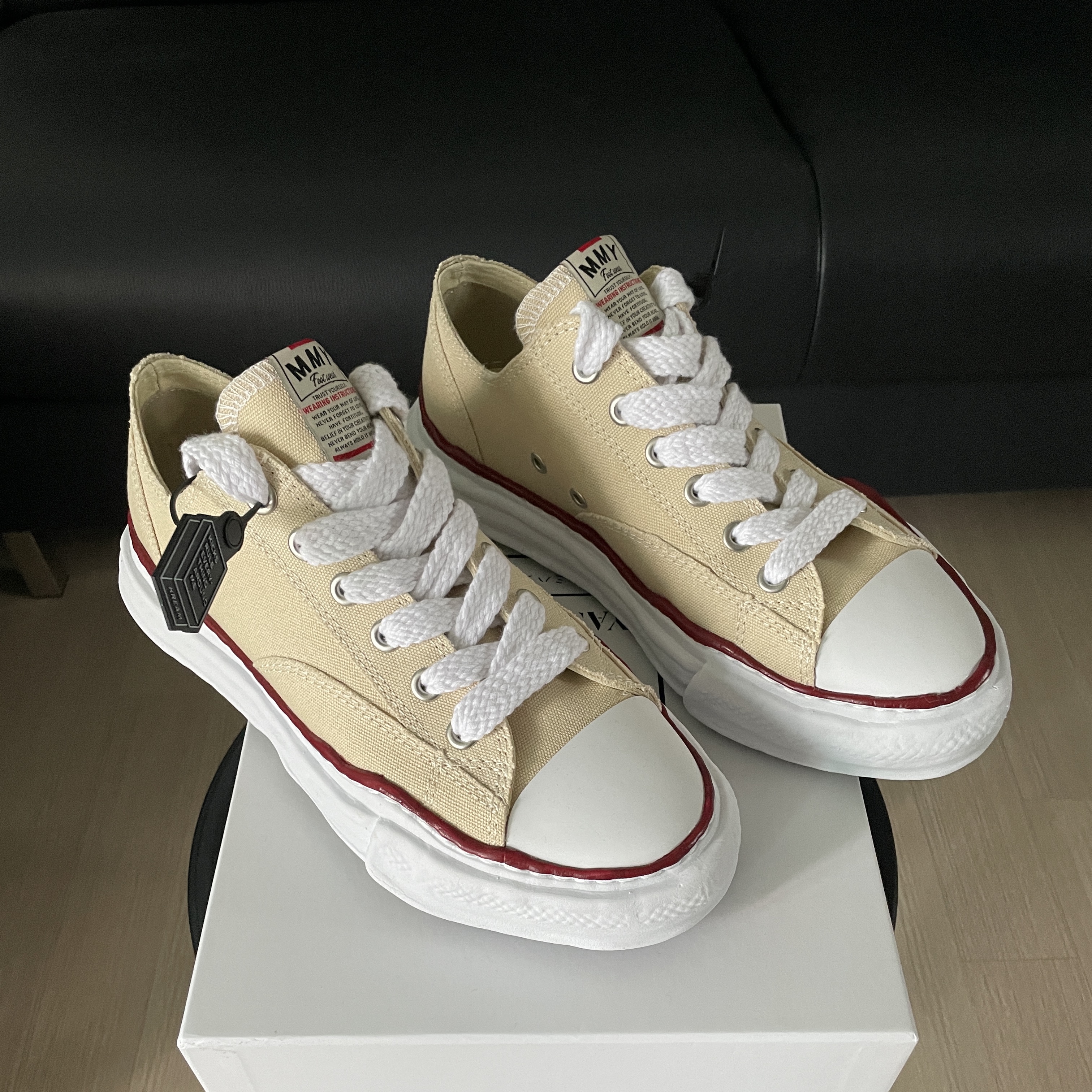 Maison Mihara Yasuhiro Peterson OG Sole Canvas Low-top Sneakers Natural 착용 스타일