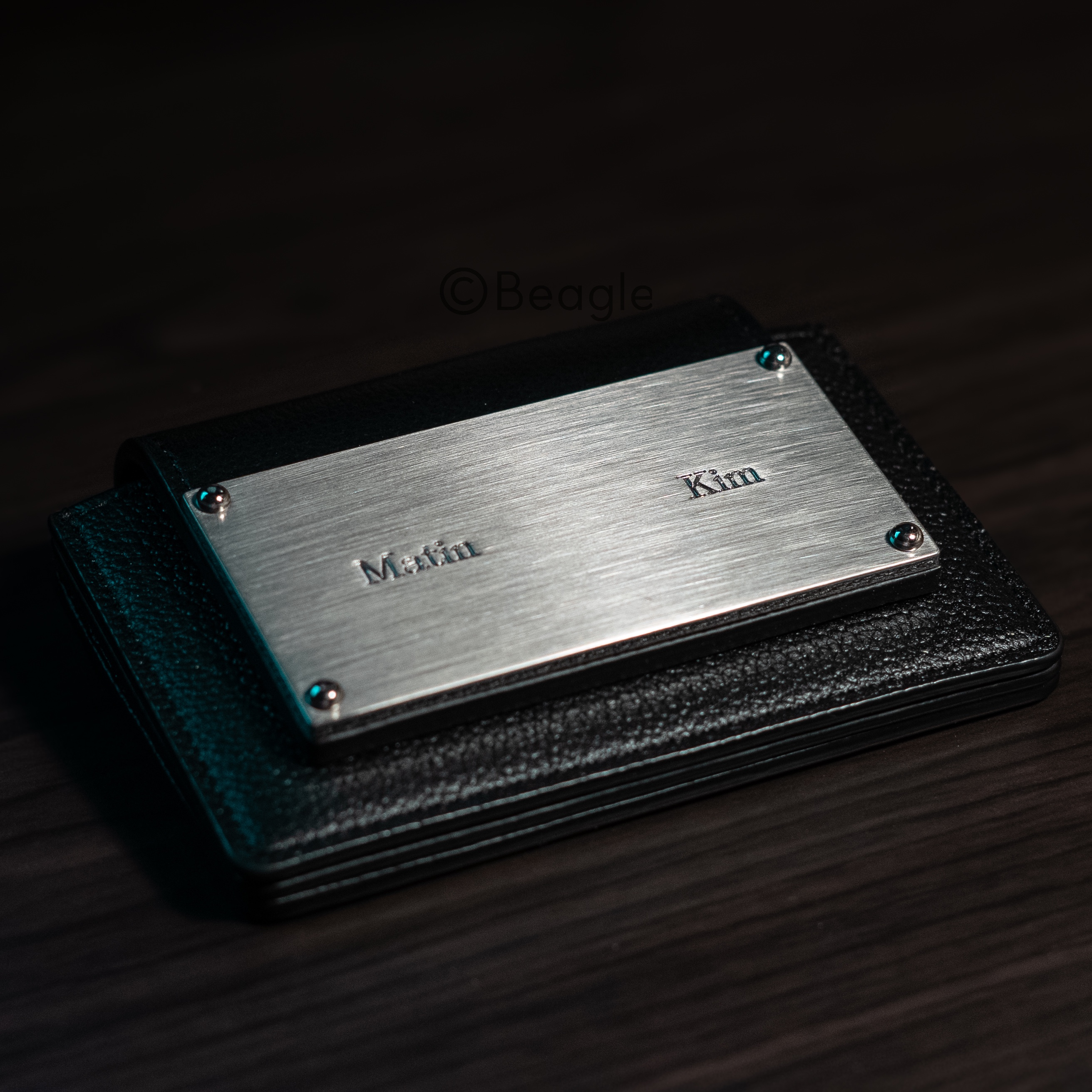 Matin Kim Accordion Wallet Black 착용 스타일