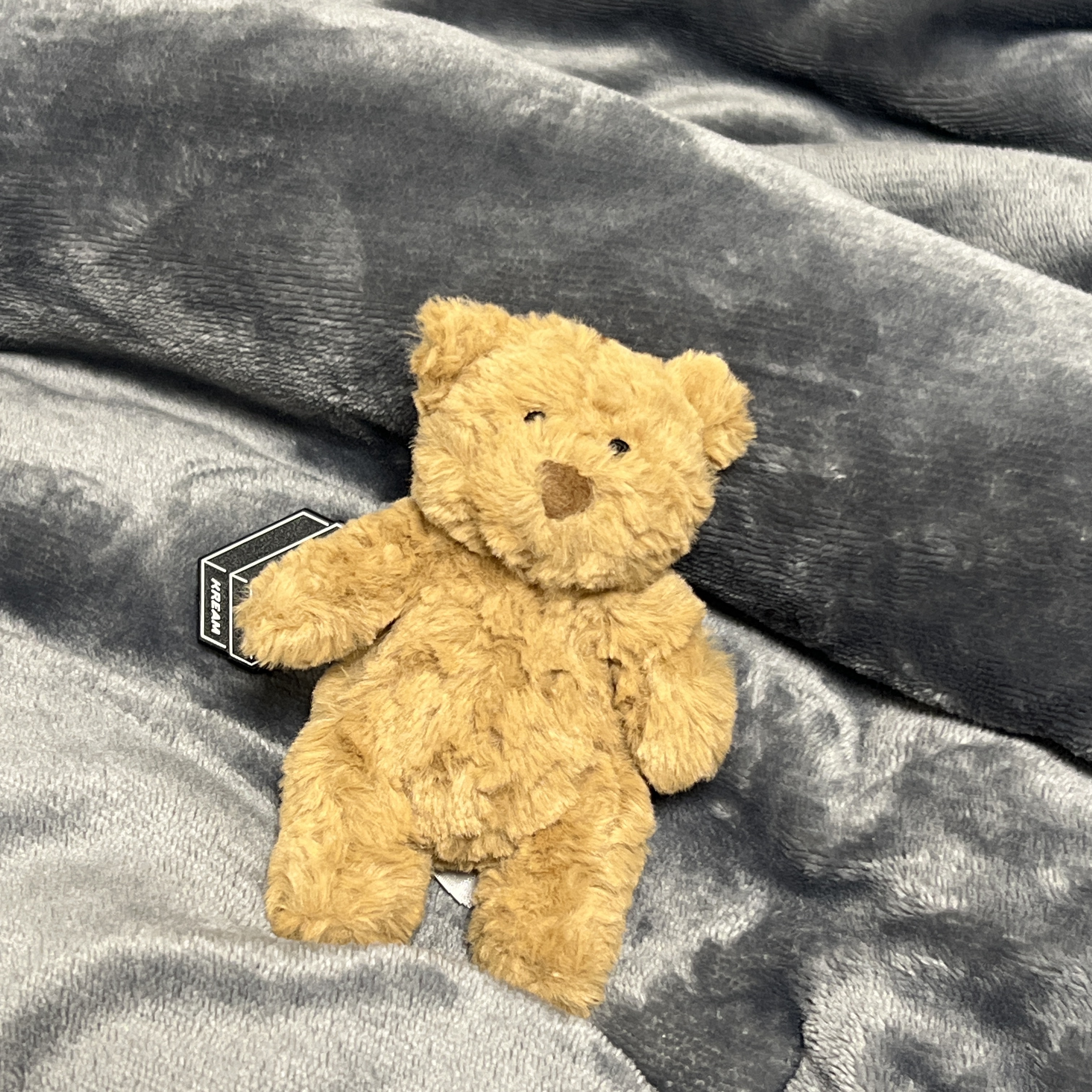 Jellycat Bartholomew Bear Bag Charm Brown 착용 스타일
