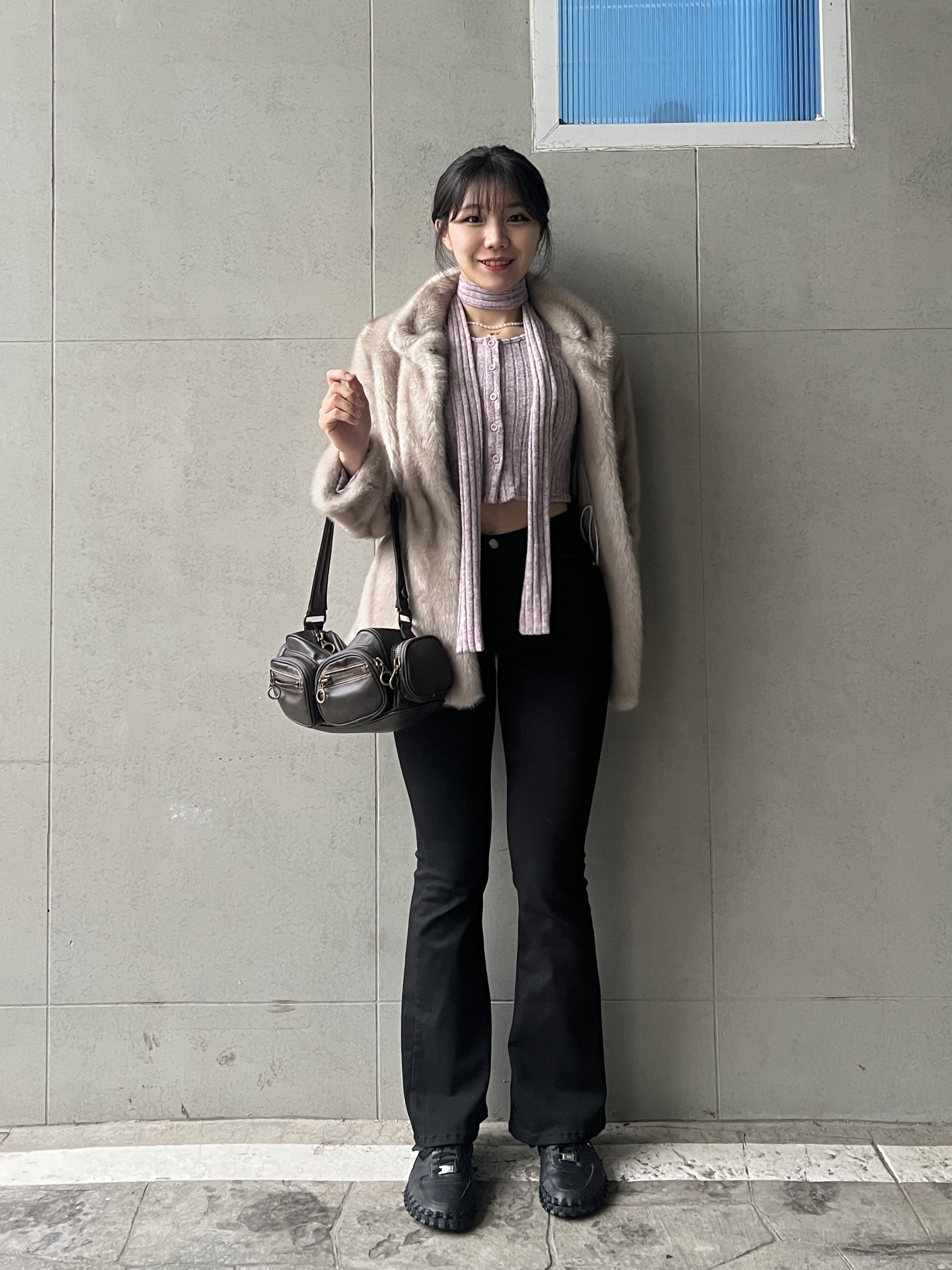 Nike x Jacquemus J Force 1 Low LX SP Black, Zara Pocket Sholuder Bag Brown 착용 스타일 - 1