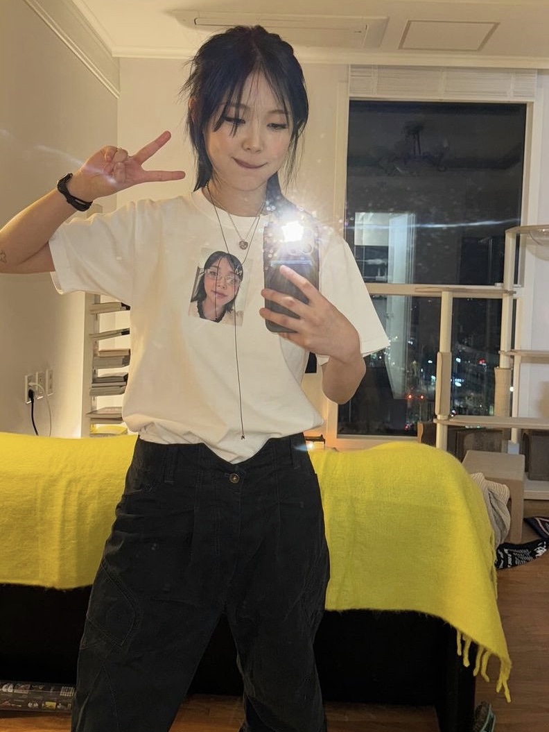Meenoi T-Shirts Selfie White 착용 스타일 - 3