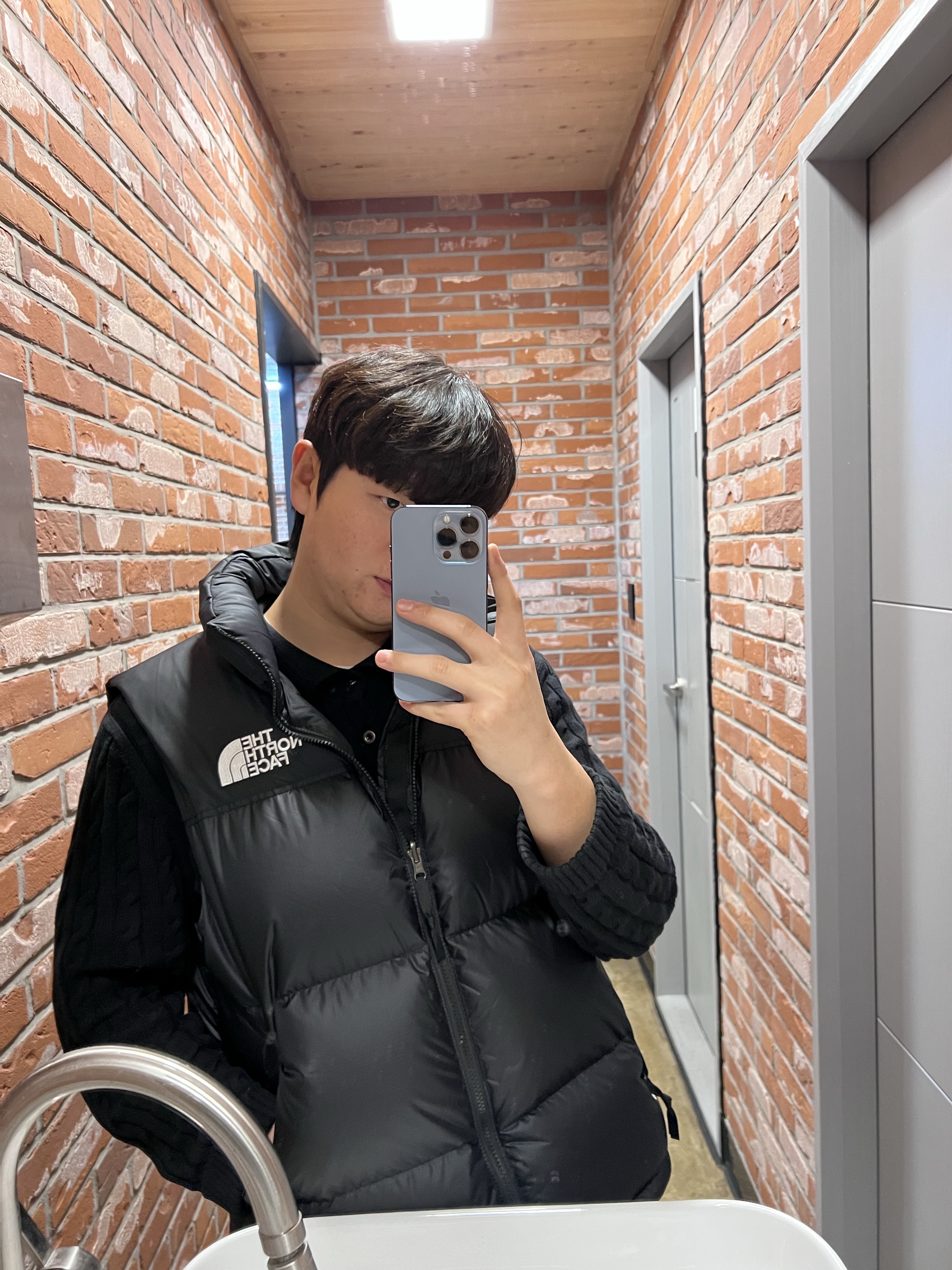 The North Face 1996 Retro Nuptse Vest Black 착용 스타일