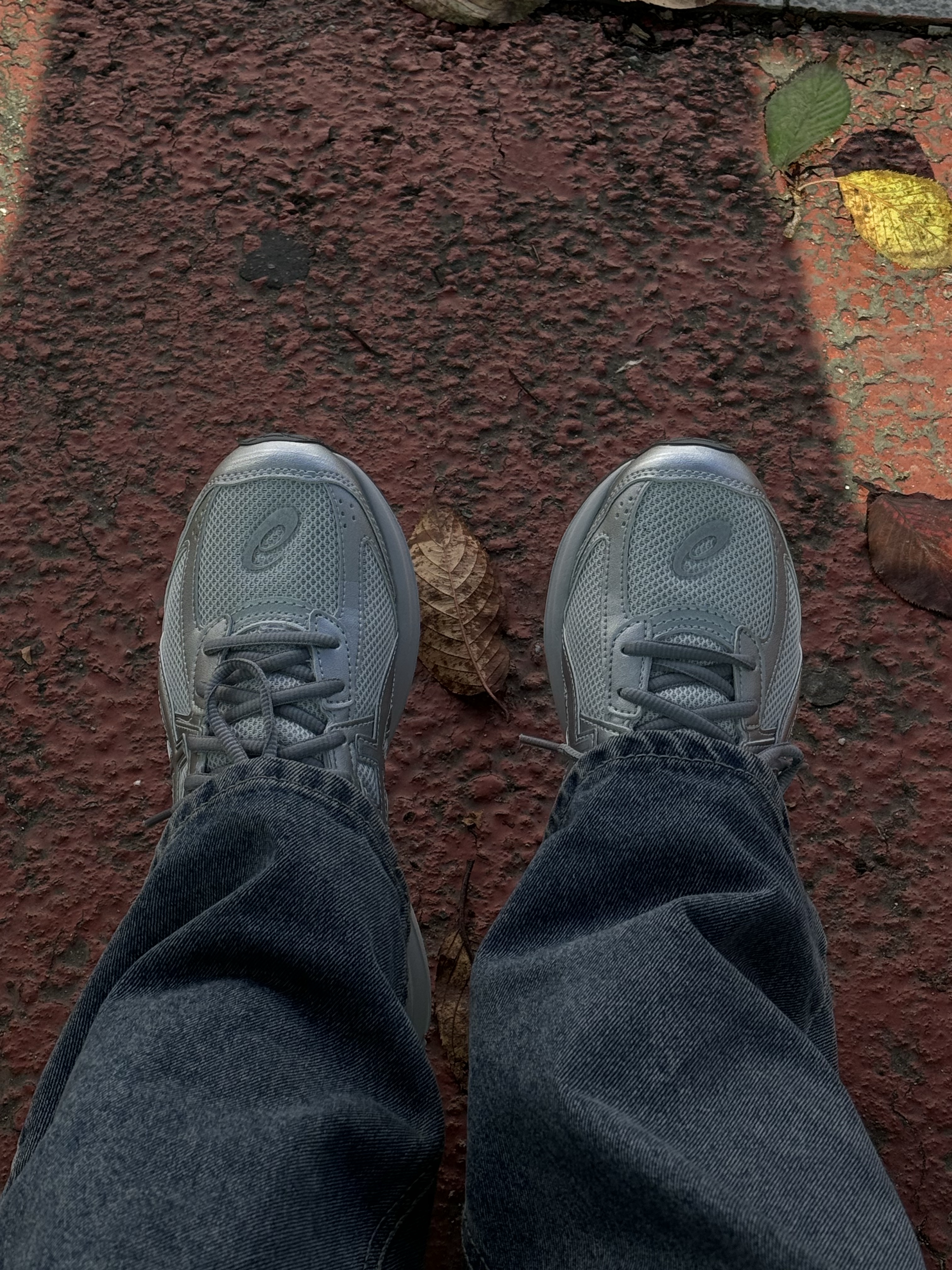 Asics Jog 100 S SMU Glacier Grey Pure Silver - 2E Wide 착용 스타일 - 2
