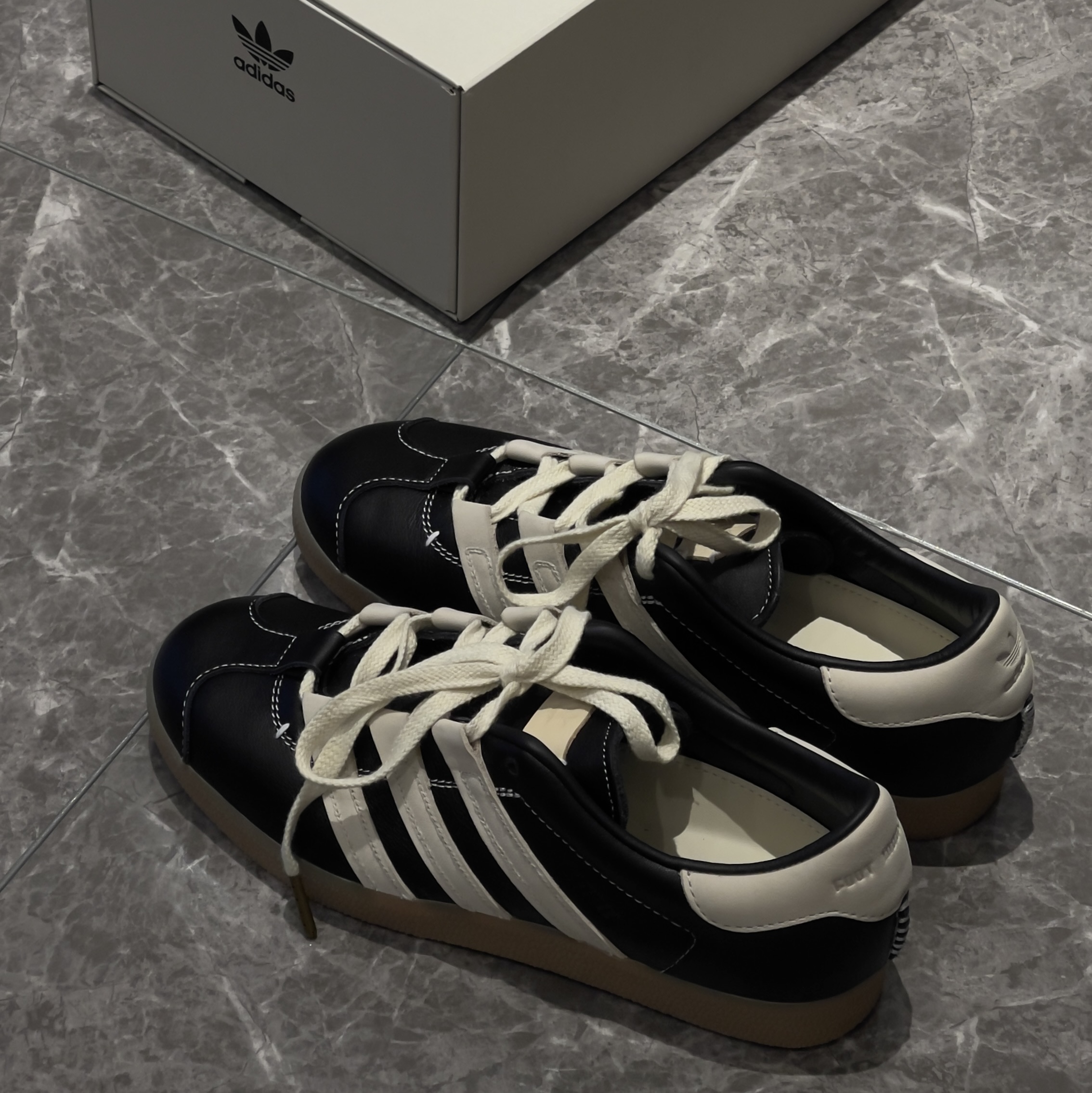 Adidas x Foot Industry Gazelle Core Black Cream White 착용 스타일 - 3