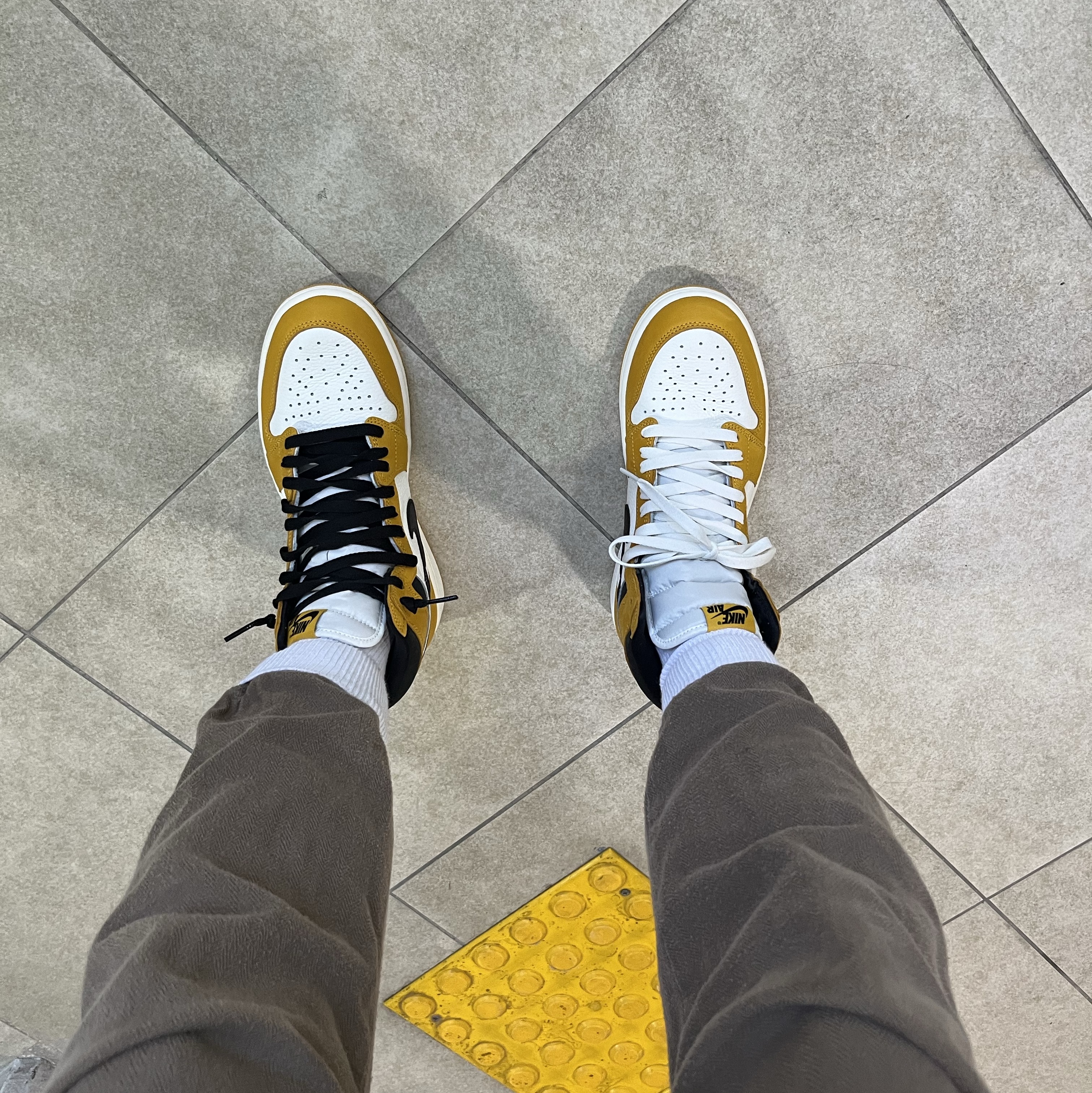 Jordan 1 Retro High OG Yellow Ochre 착용 스타일 - 2