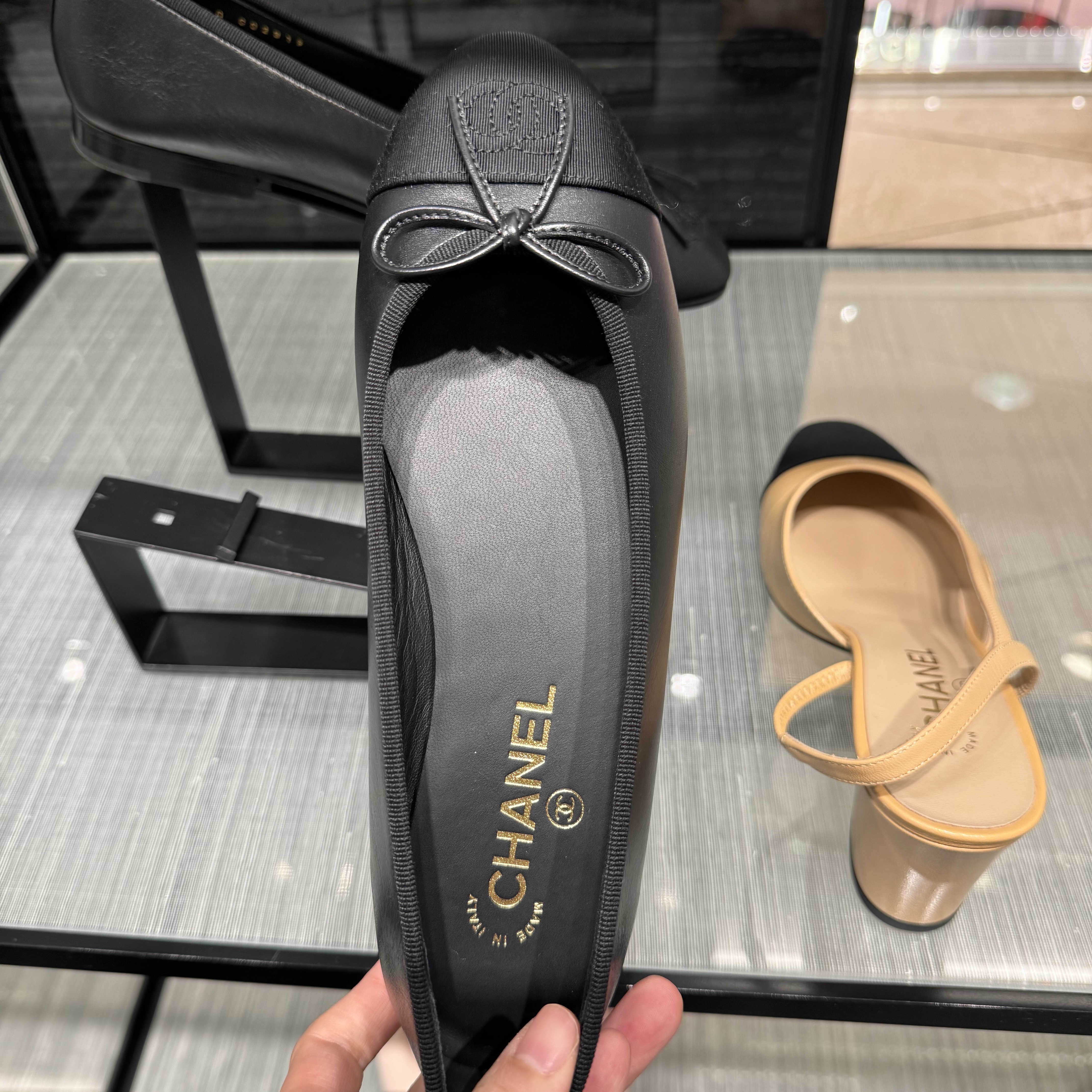 (W) Chanel Ballerina Flat Calfskin Grosgrain & Black 착용 스타일