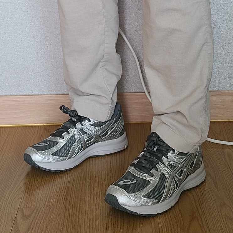 Asics Jog 100 S SMU Sheet Rock Pure Silver - 2E Wide 착용 스타일