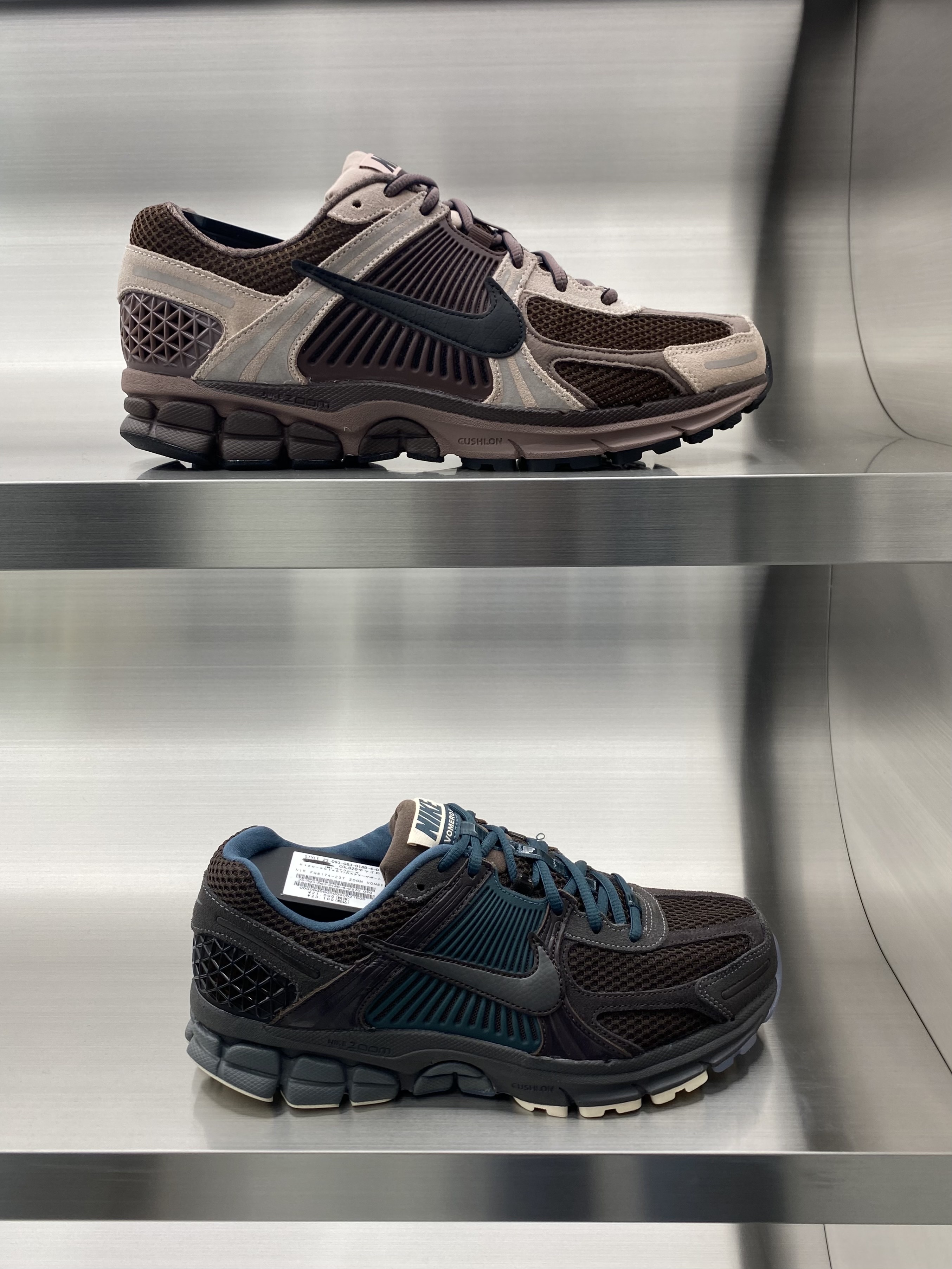 Nike Zoom Vomero 5 Velvet Brown and Medium Ash, (W) Nike Zoom Vomero 5 Pink Oxford and Plum Eclipse 착용 스타일