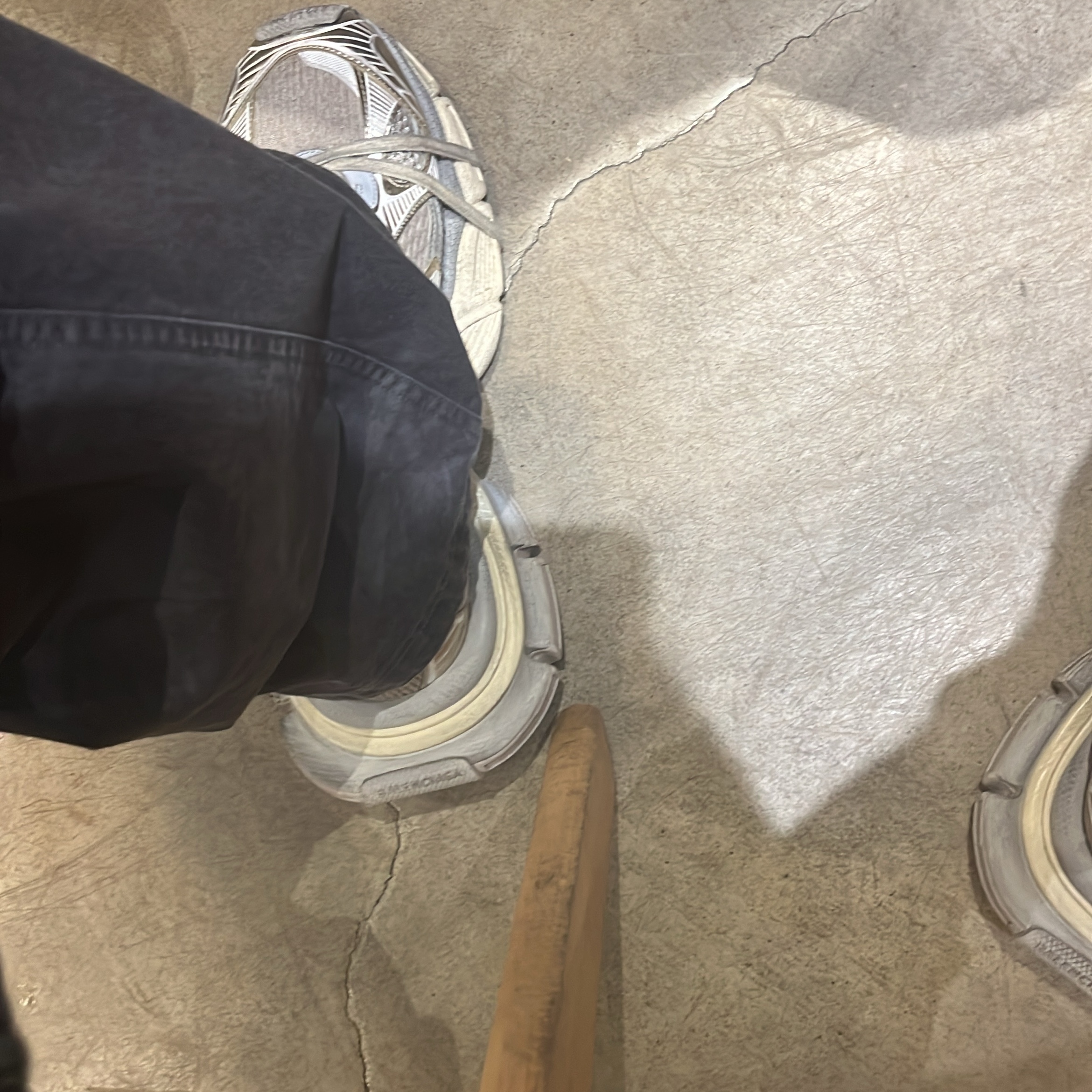 Balenciaga 3XL Sneakers Light Beige 착용 스타일