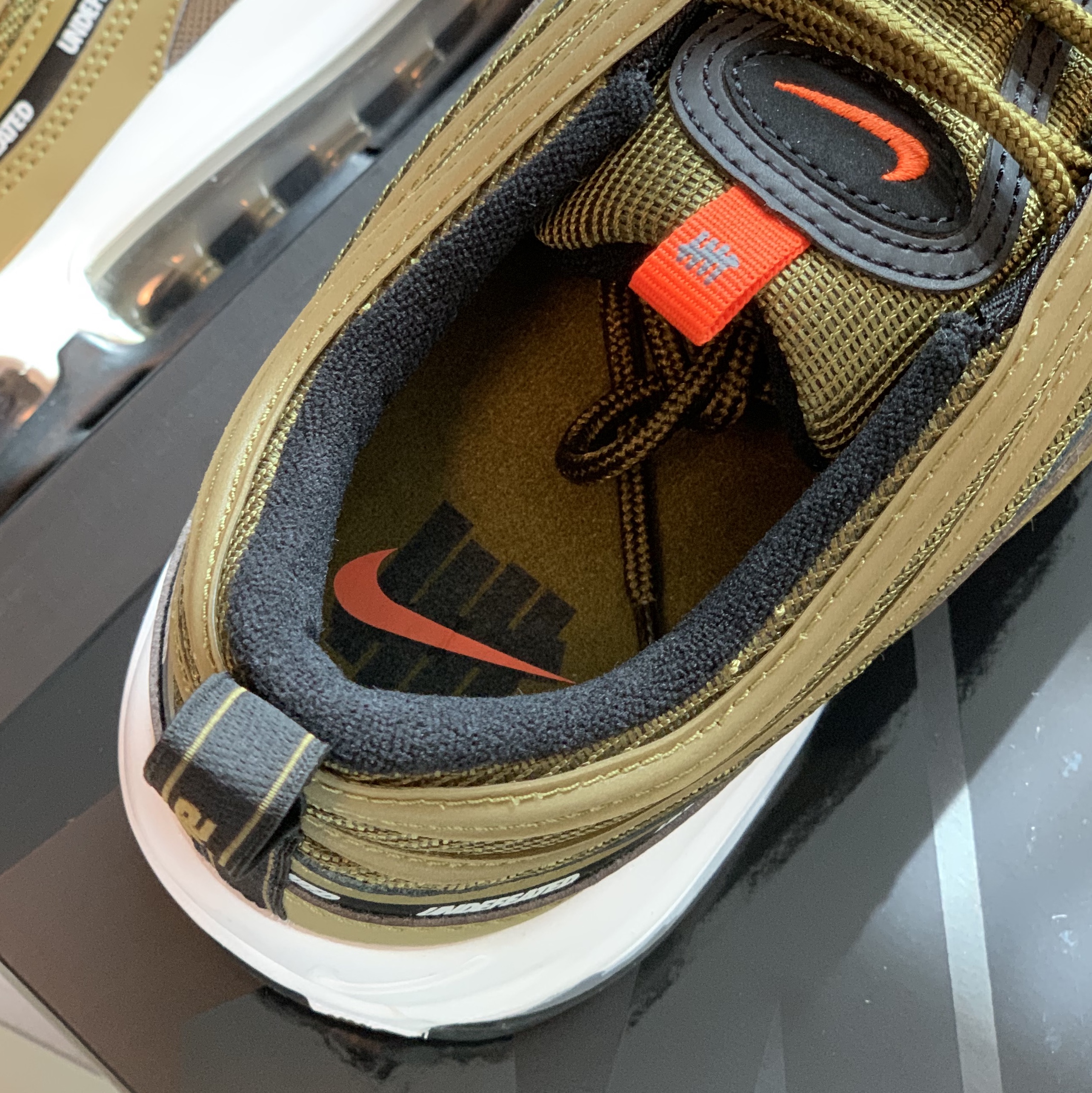 Nike x Undefeated Air Max 97 Militia Green 착용 스타일