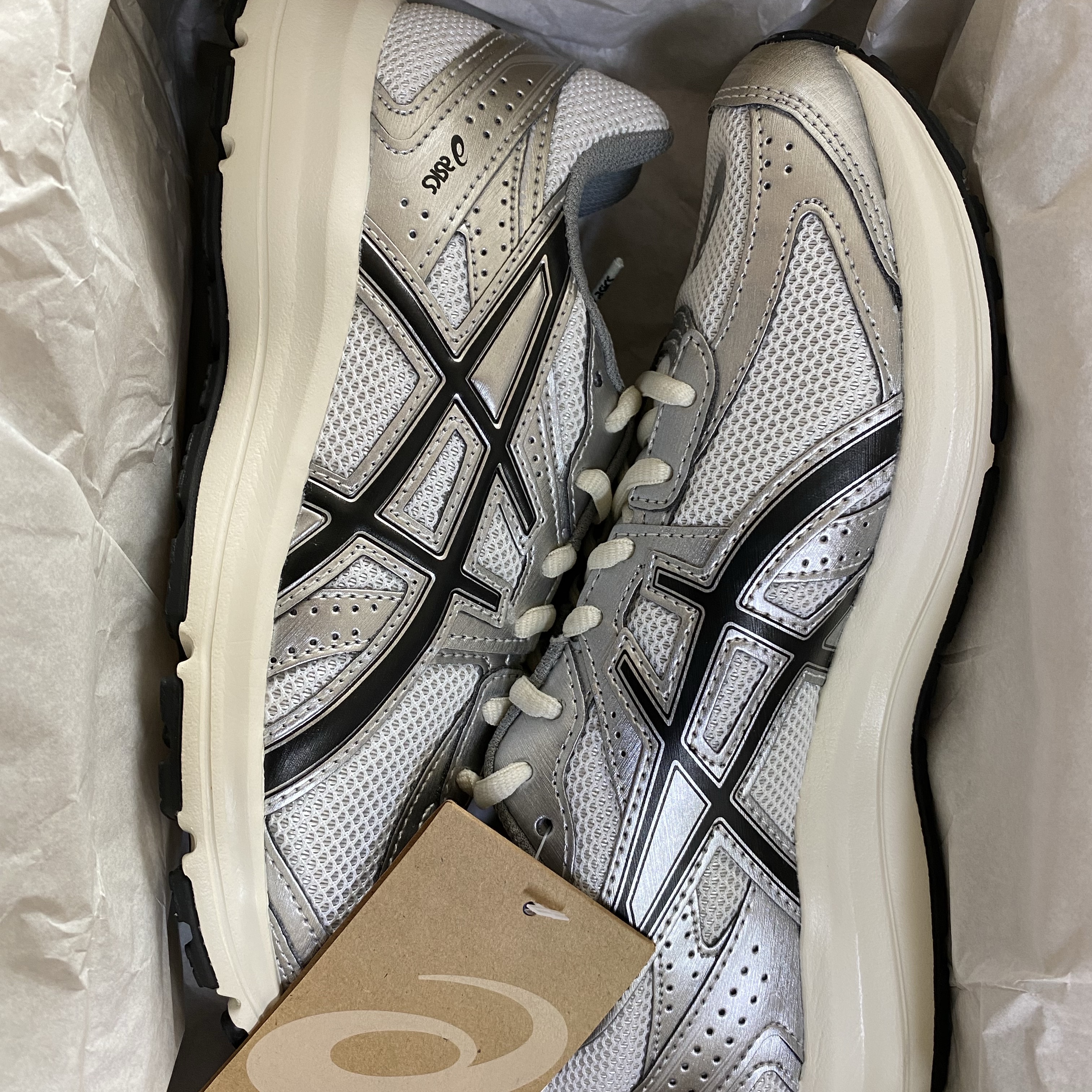 Asics Jog 100 S White Black - 2E Wide 착용 스타일