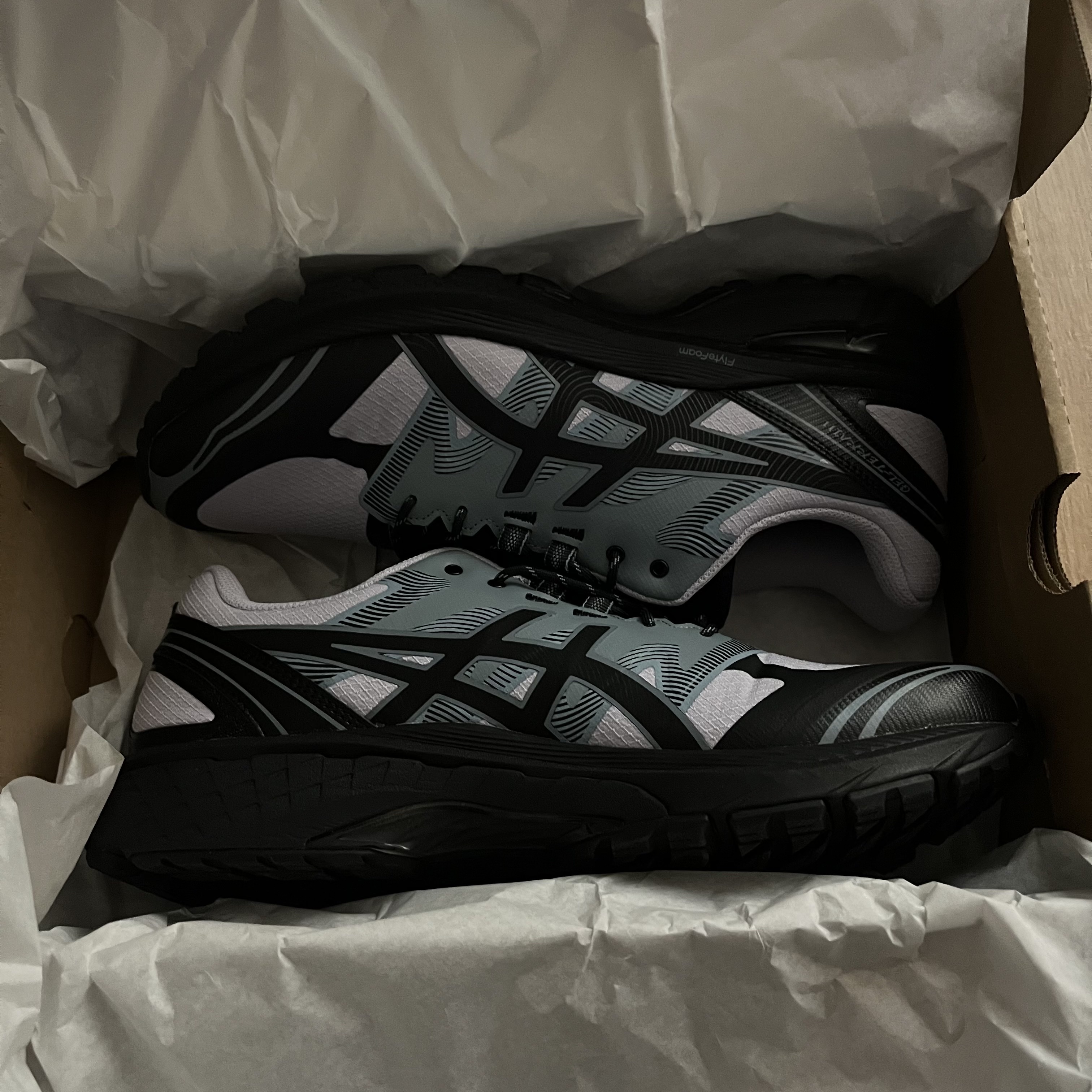 Asics Gel-Terrain Faded Ash Rock Black 착용 스타일 - 1