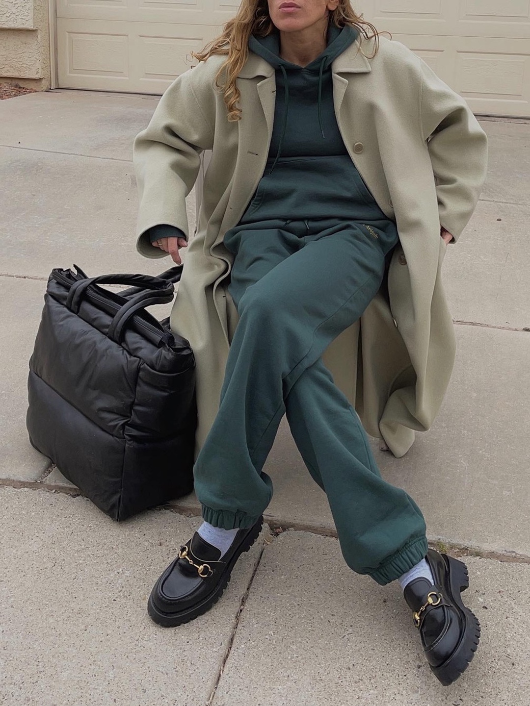 (W) Hermes Hot Loafers Calfskin & Palladium Noir, Celine Margaret Triomphe Loafer in Polished Bull Black 착용 스타일 - 4