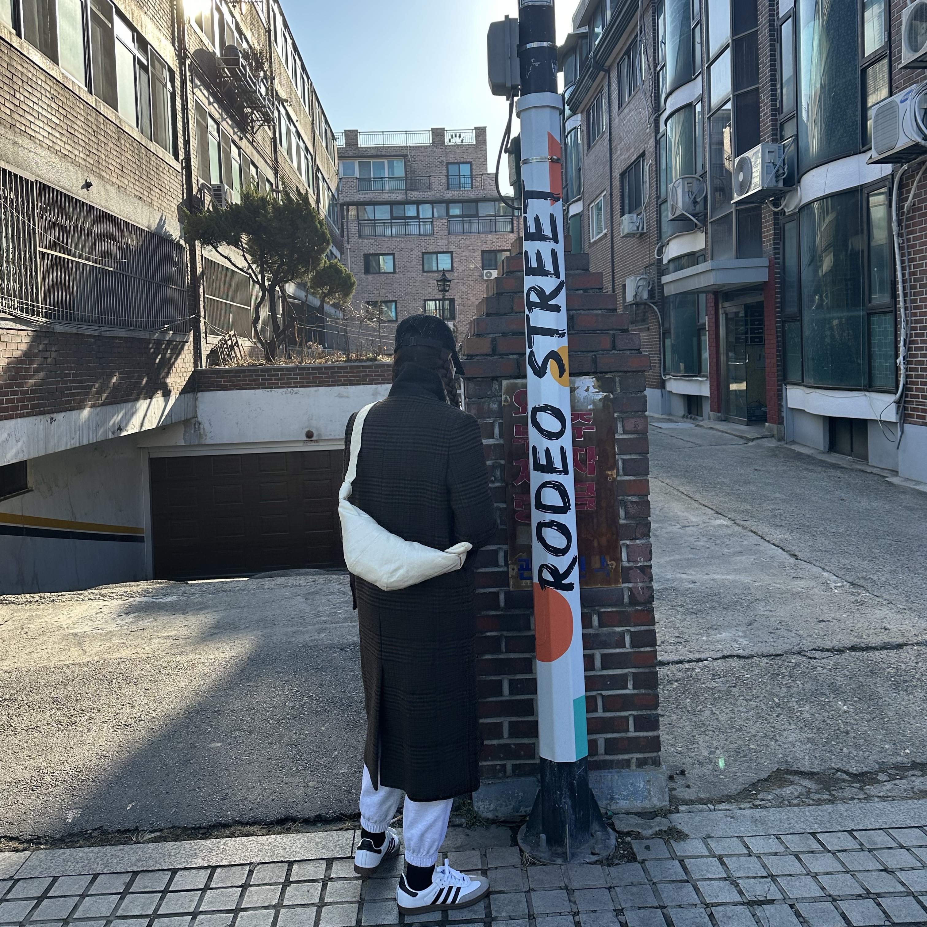 Supreme 2-Tone Corduroy Camp Cap Black - 23SS, Adidas Samba Vegan White Black 착용 스타일 - 3