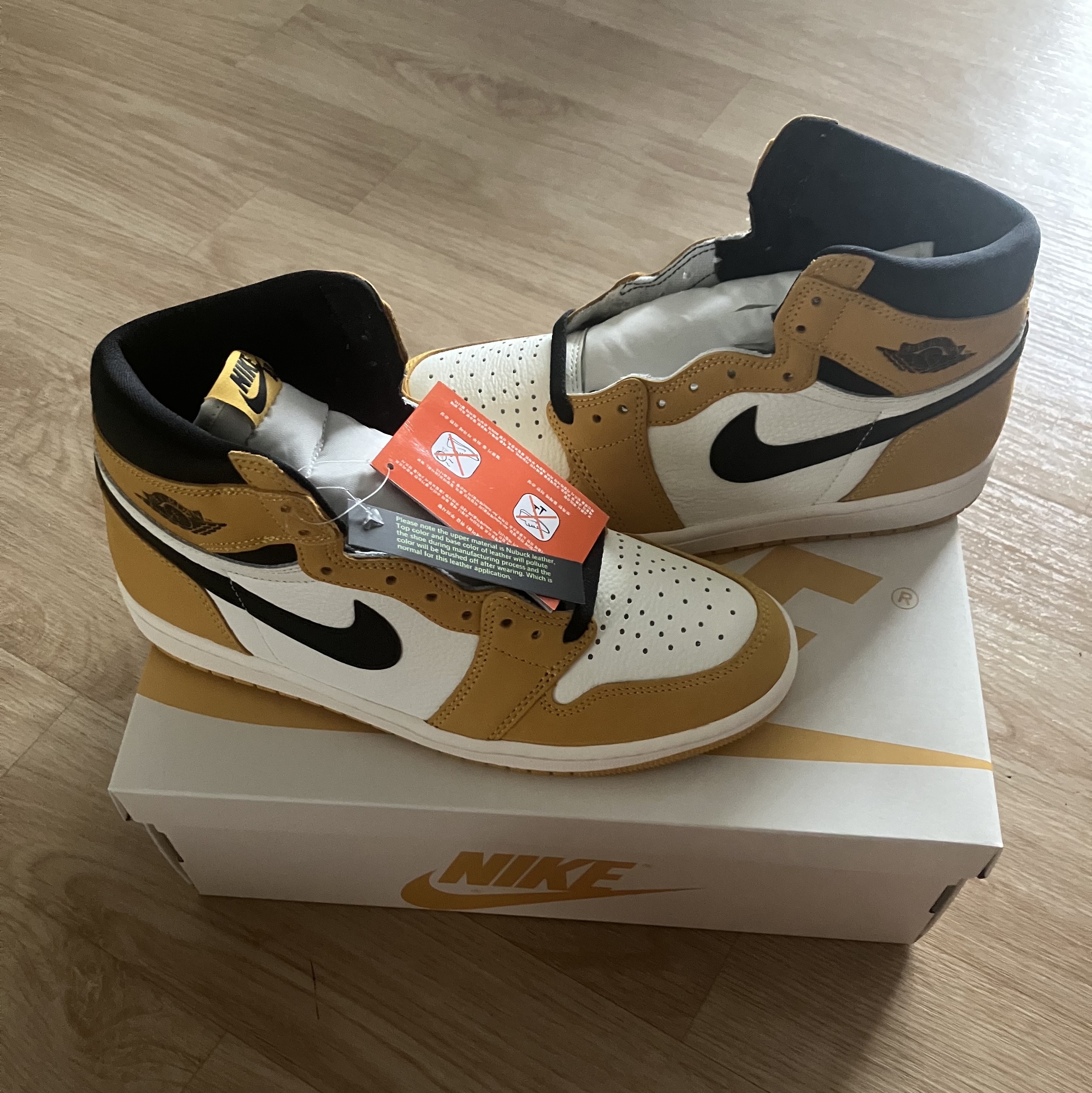 Jordan 1 Retro High OG Yellow Ochre 착용 스타일