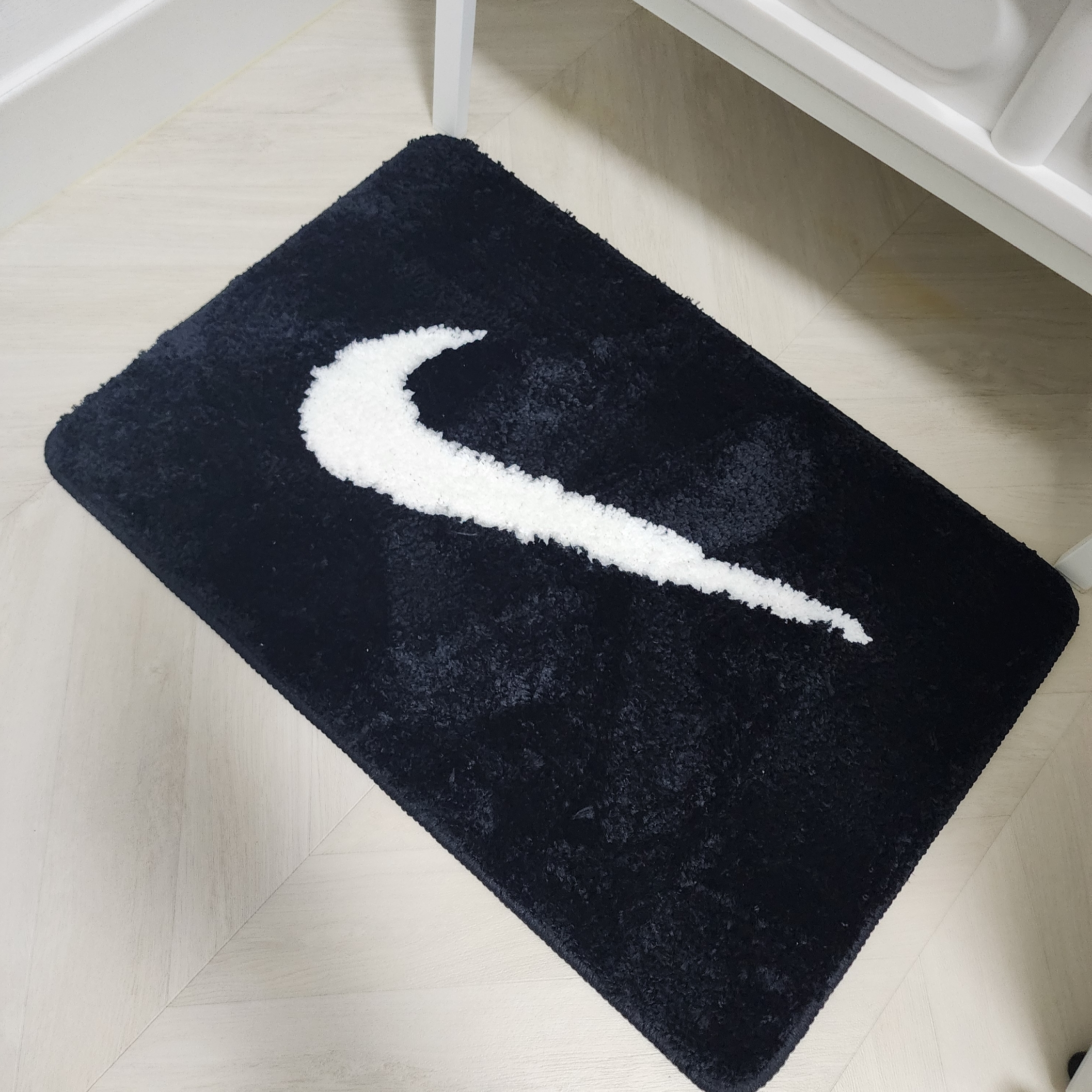 Nike Swoosh Rug Black White 착용 스타일