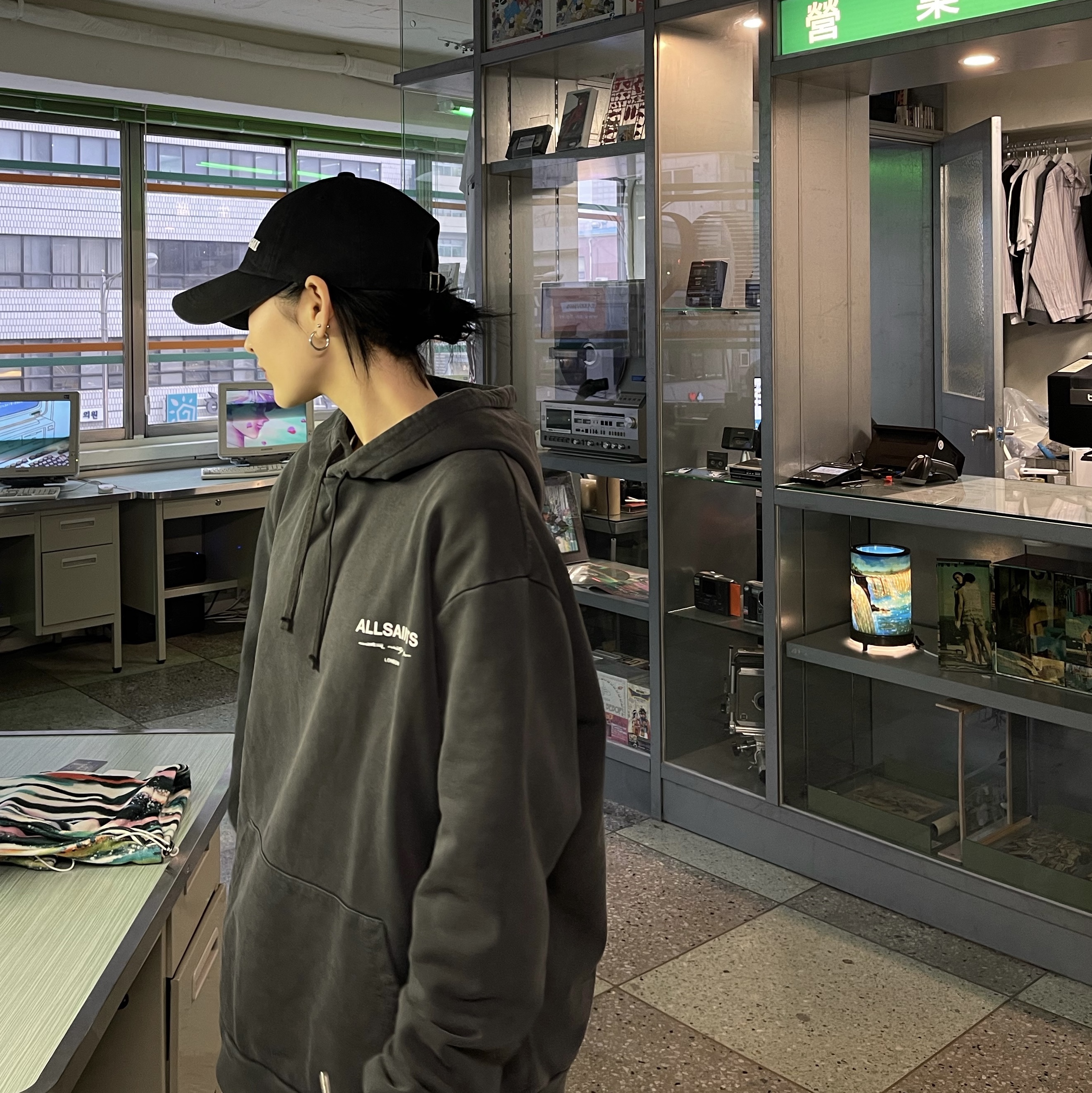 Wooyoungmi Embroidered Ball Cap Black 착용 스타일 - 5