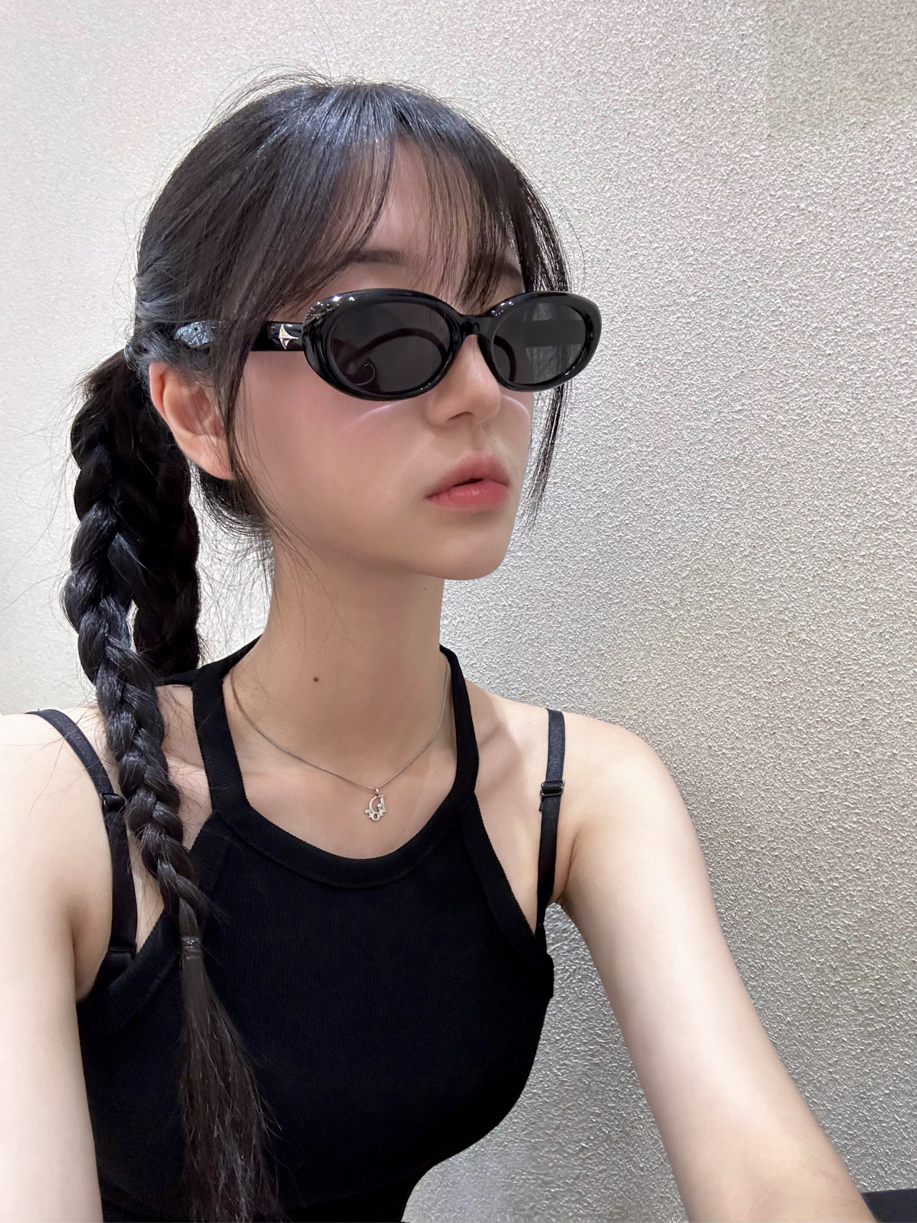 Gentle Monster Bandoneon.S 01 Black, Dior Oblique Pendant Necklace Silver Finish Brass White Crystals 착용 스타일 - 1