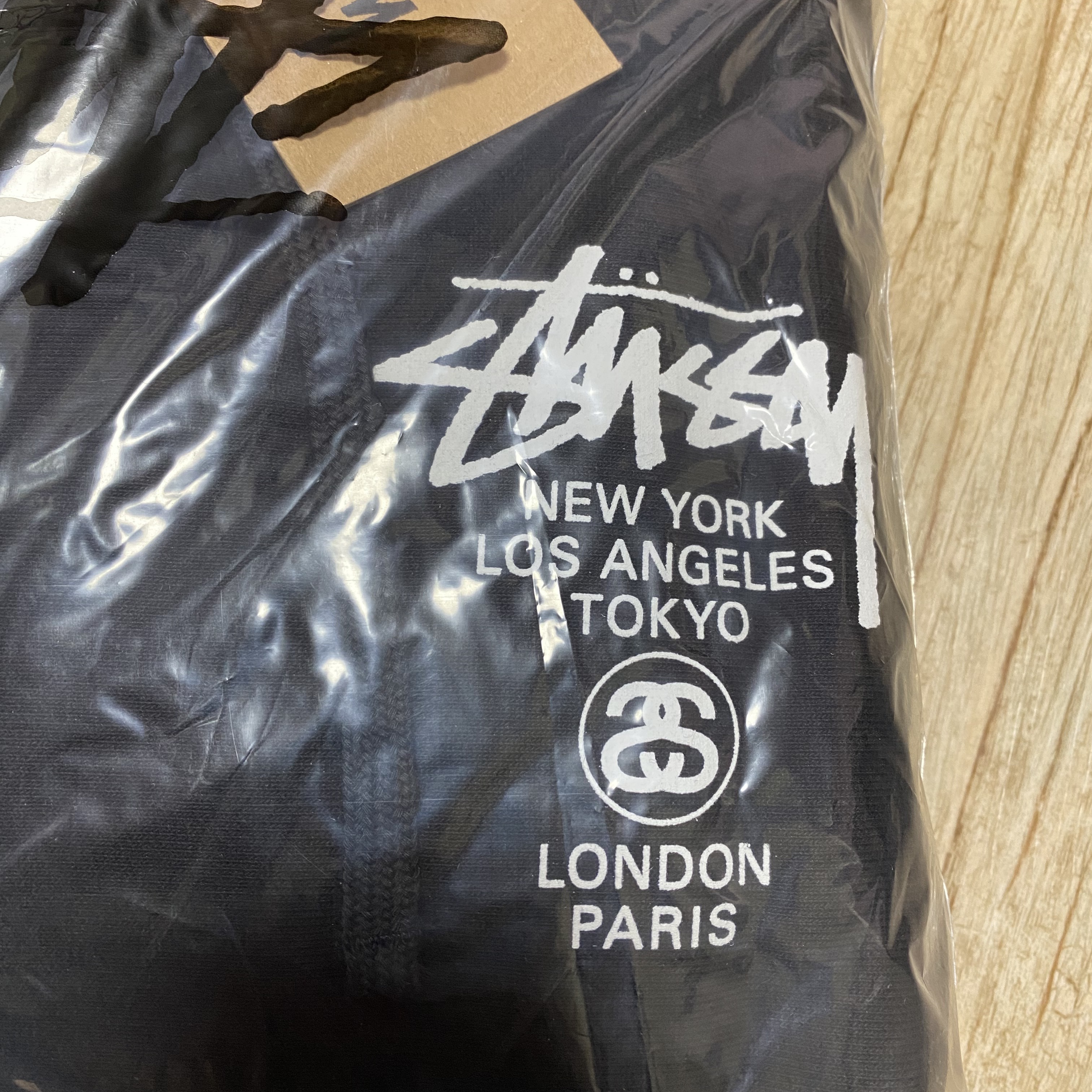 Stussy World Tour Hoodie Black 2023 착용 스타일