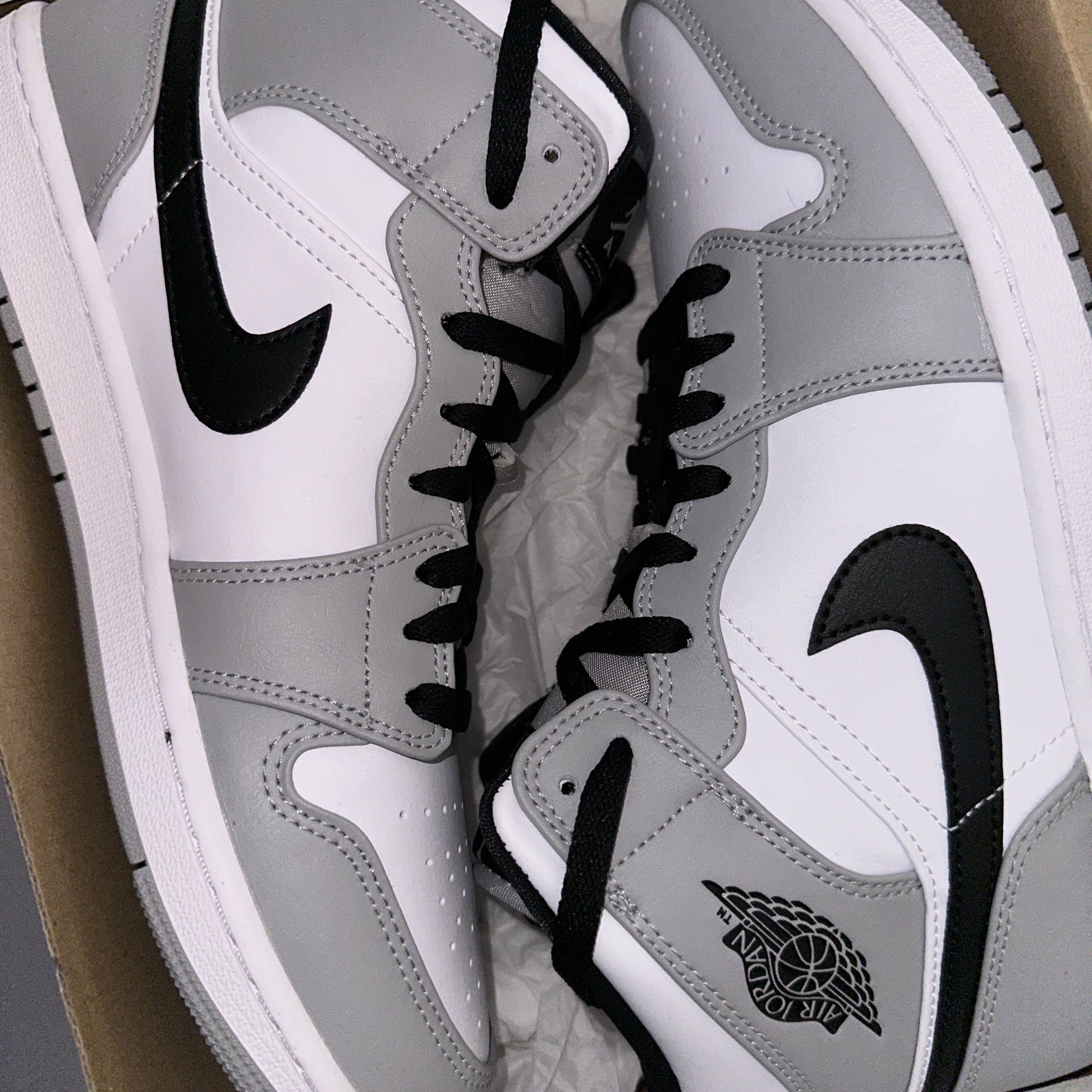 Jordan 1 Mid Light Smoke Grey 착용 스타일