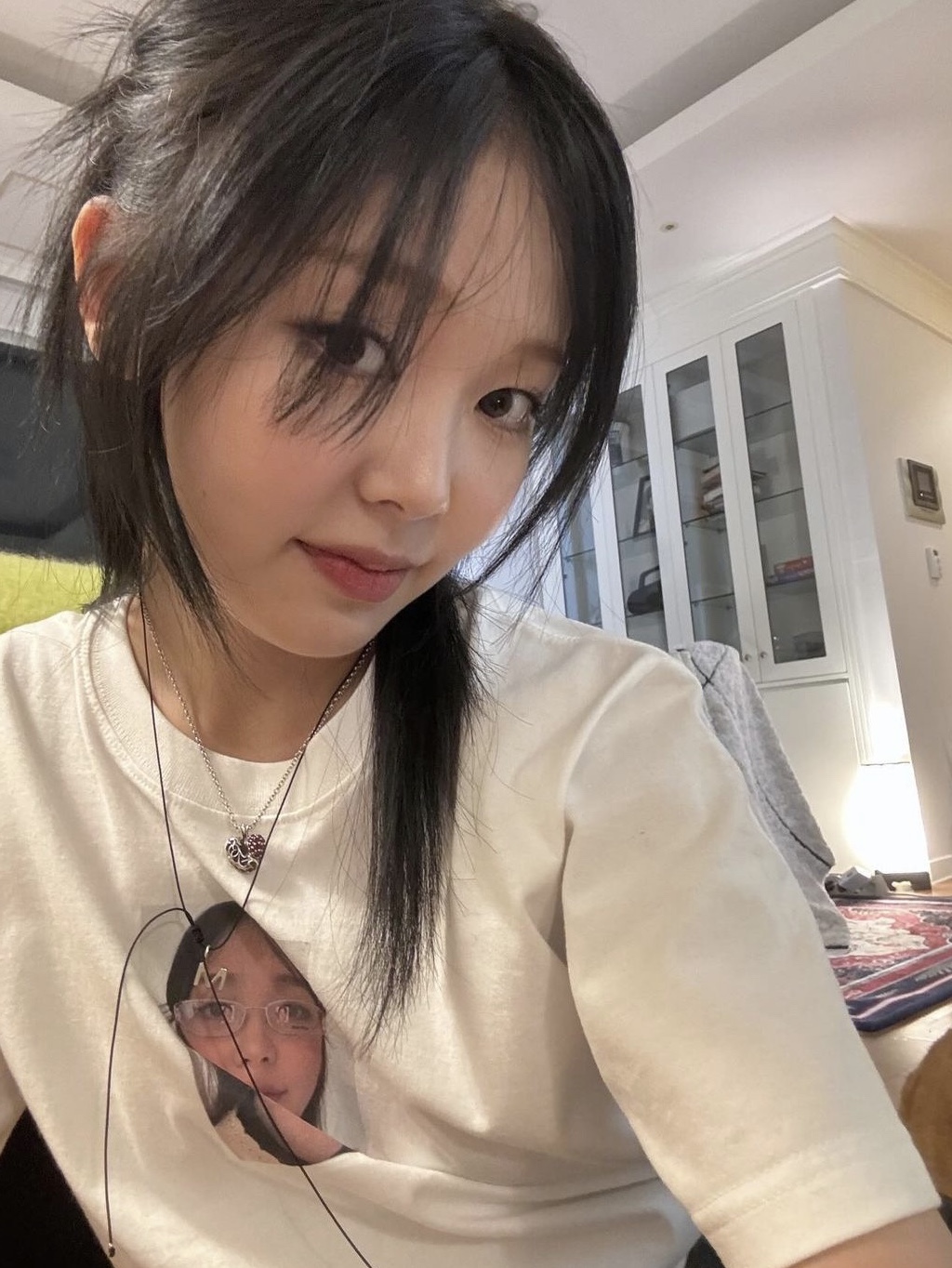 Meenoi T-Shirts Selfie White 착용 스타일 - 1