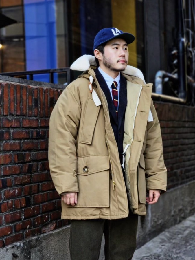 Woolrich New Arctic Parka Brown 착용 스타일 - 3