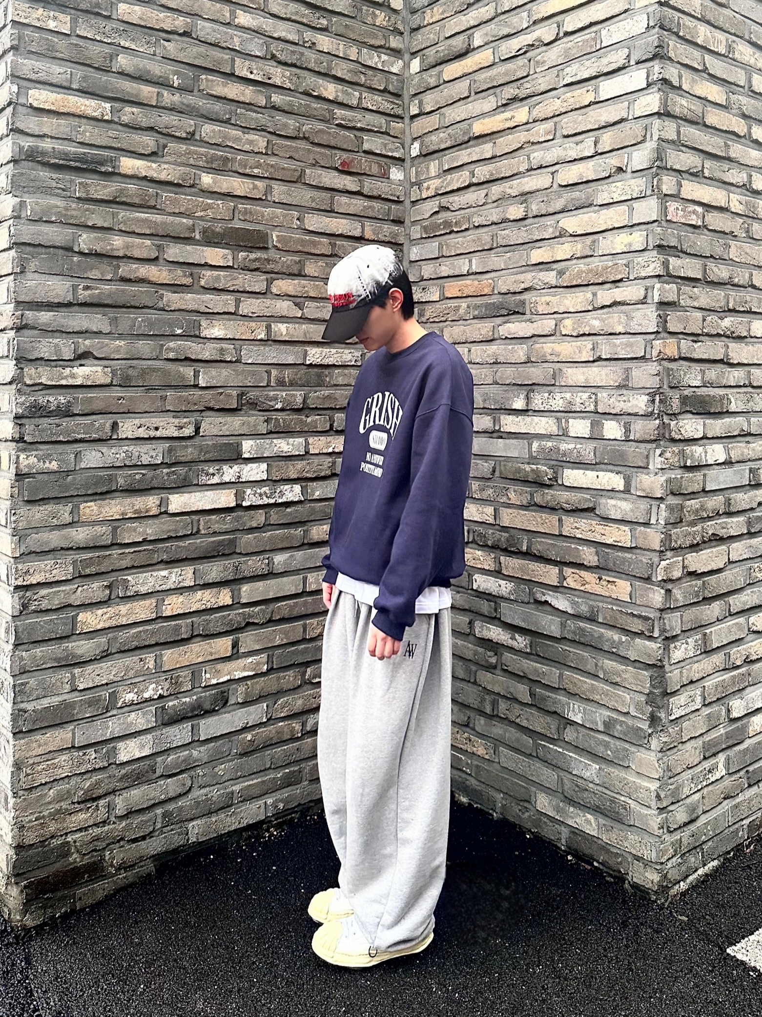 Maison Mihara Yasuhiro Blakey VL OG Sole Canvas Low-top Sneakers White 착용 스타일 - 2