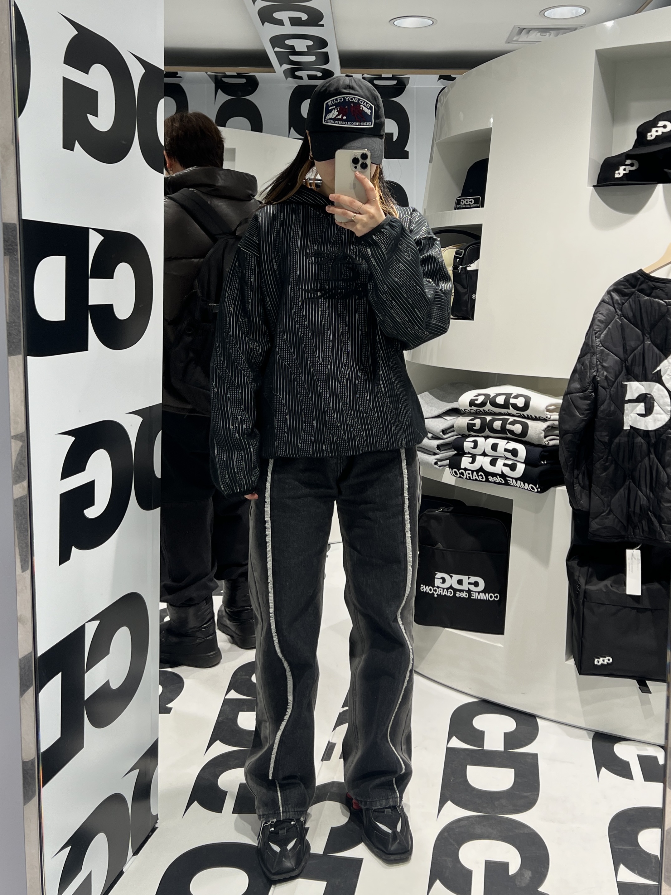 Nike x Martine Rose Shox MR4 Black 착용 스타일