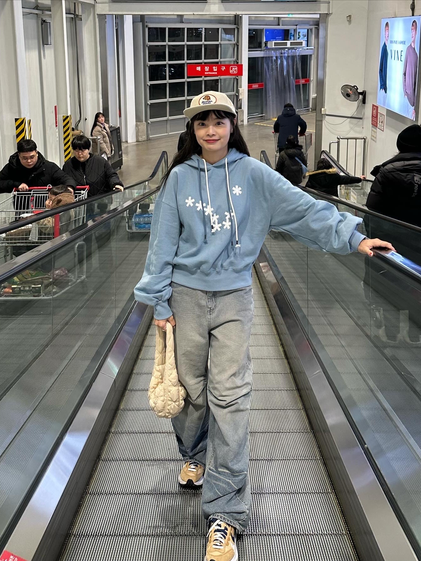 Human Made 6 Panel Corduroy Cap White, Nike x Sacai VaporWaffle Sesame and Blue Void 착용 스타일 - 4