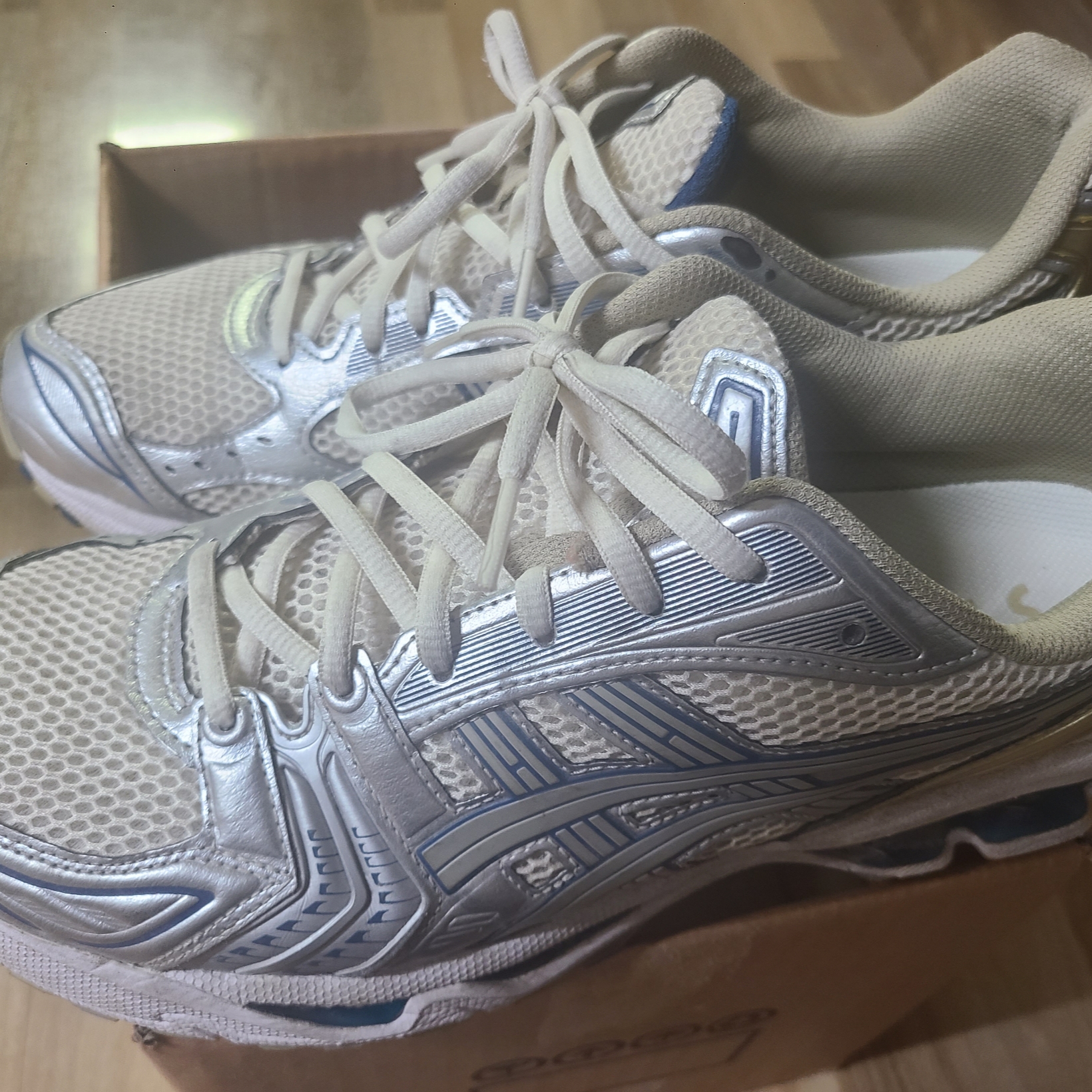 Asics Gel-Kayano 14 Cream Pure Silver 착용 스타일
