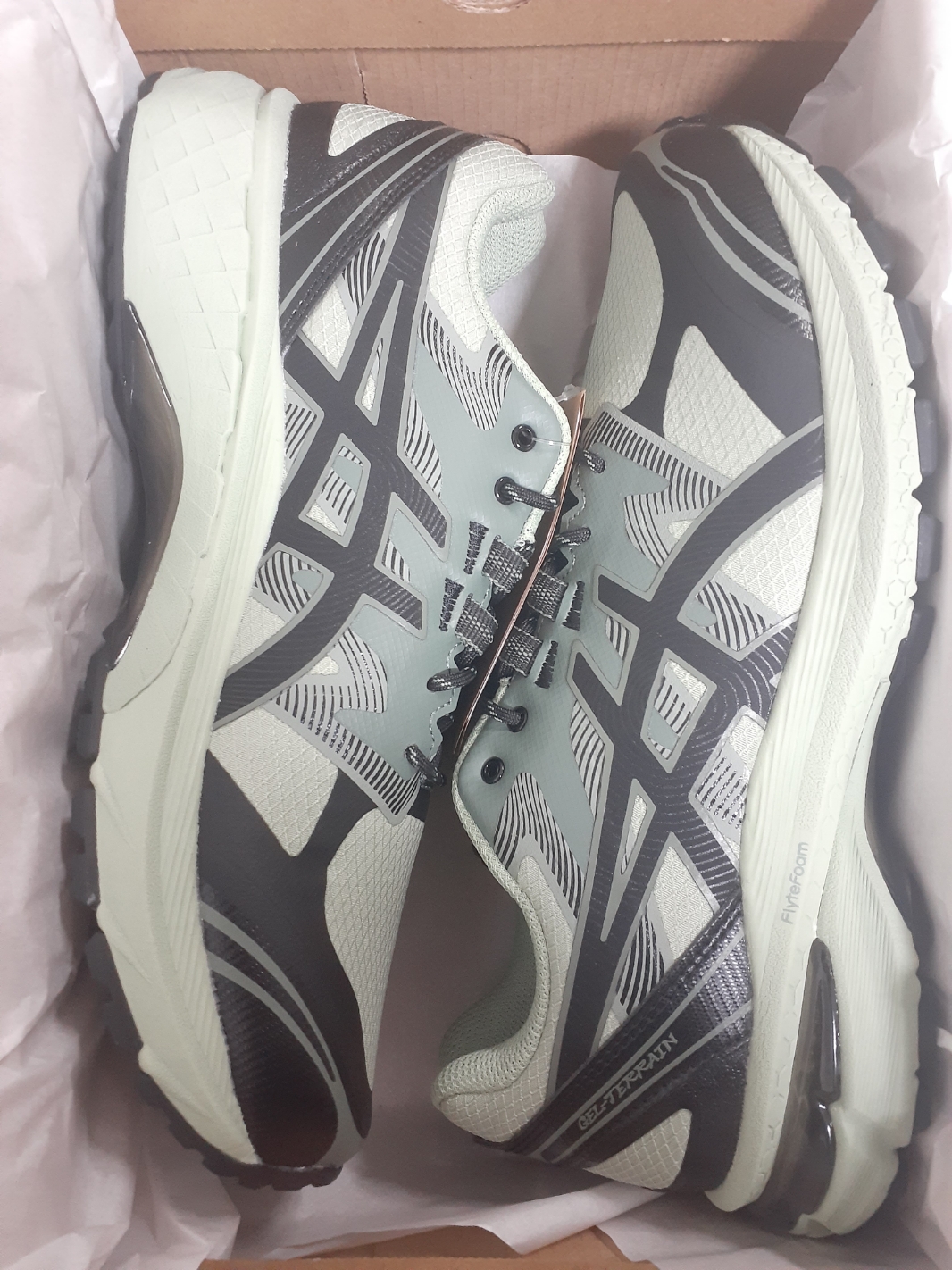 Asics Gel-Terrain Dark Jade Black 착용 스타일