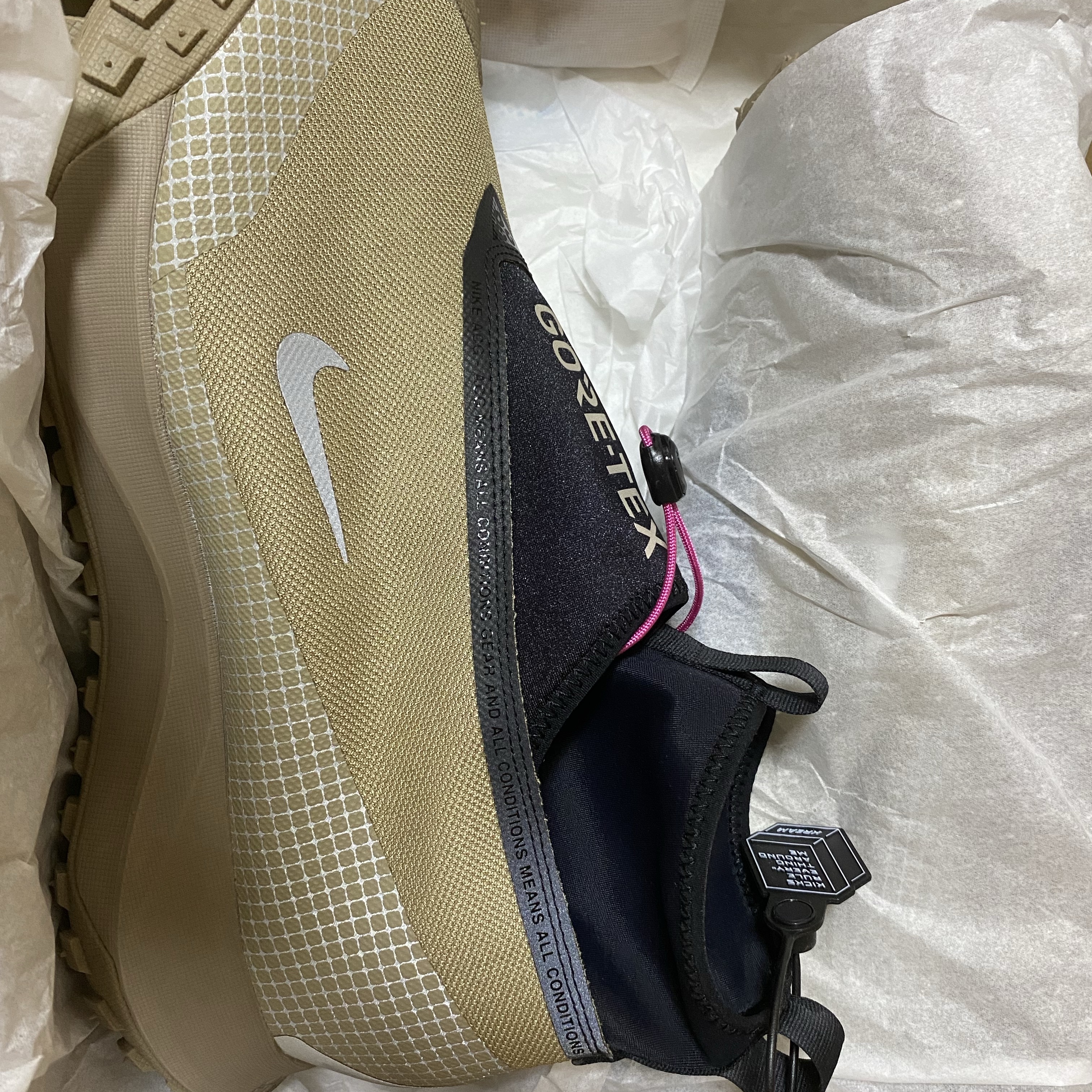 Nike ACG Mountain Fly Gore-Tex Khaki 착용 스타일 - 1