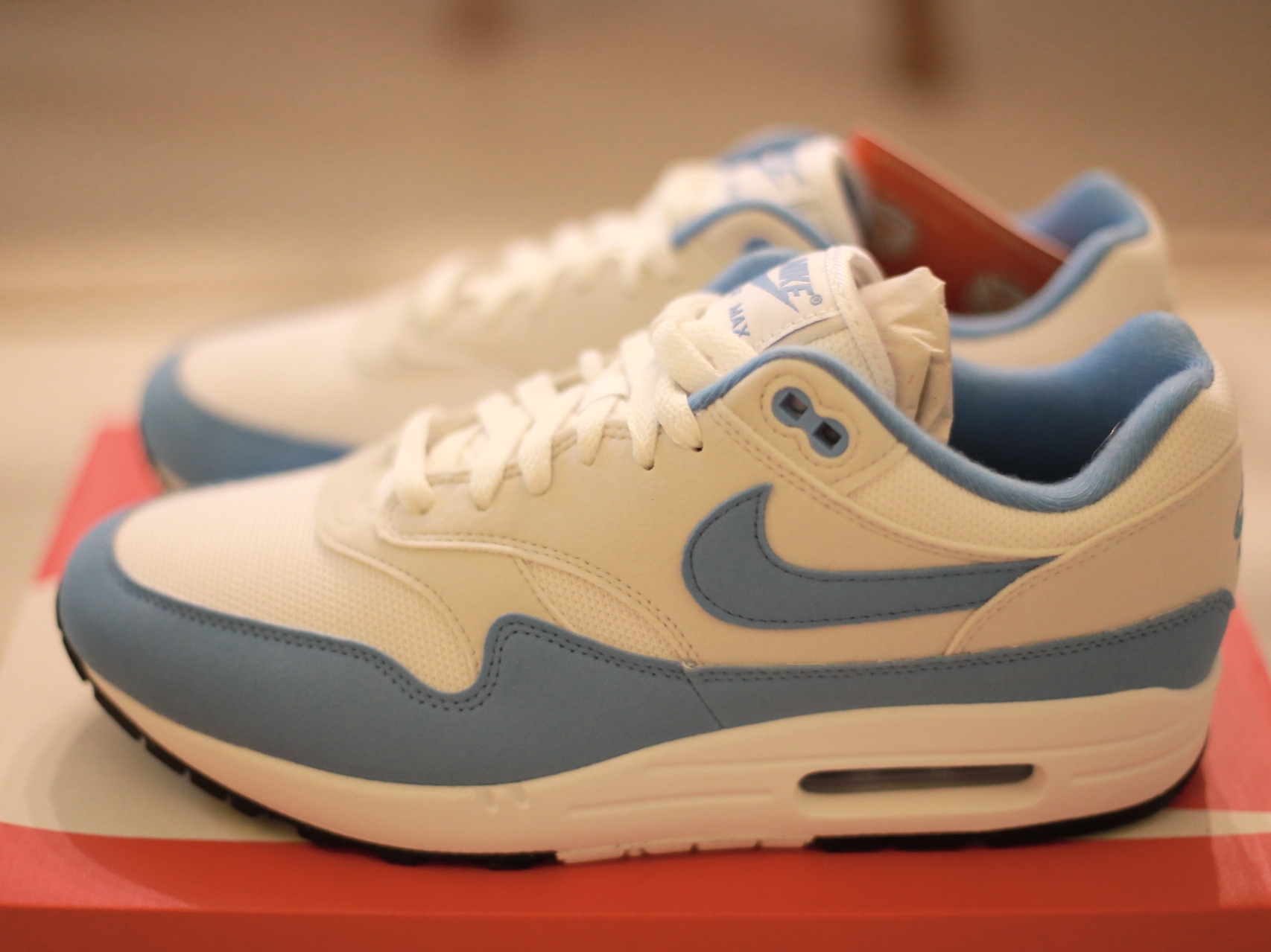 Nike Air Max 1 University Blue 착용 스타일 - 1